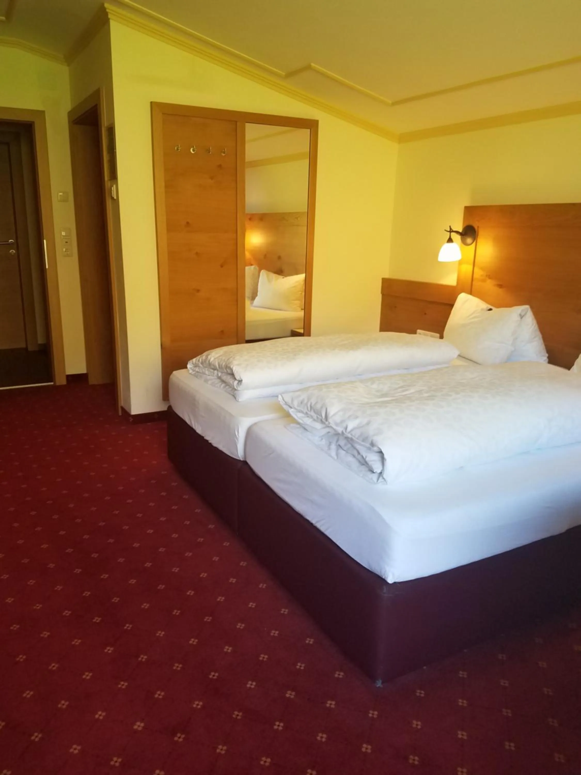 Photo of the whole room, Bed in Aparthotel Hohe Brücke