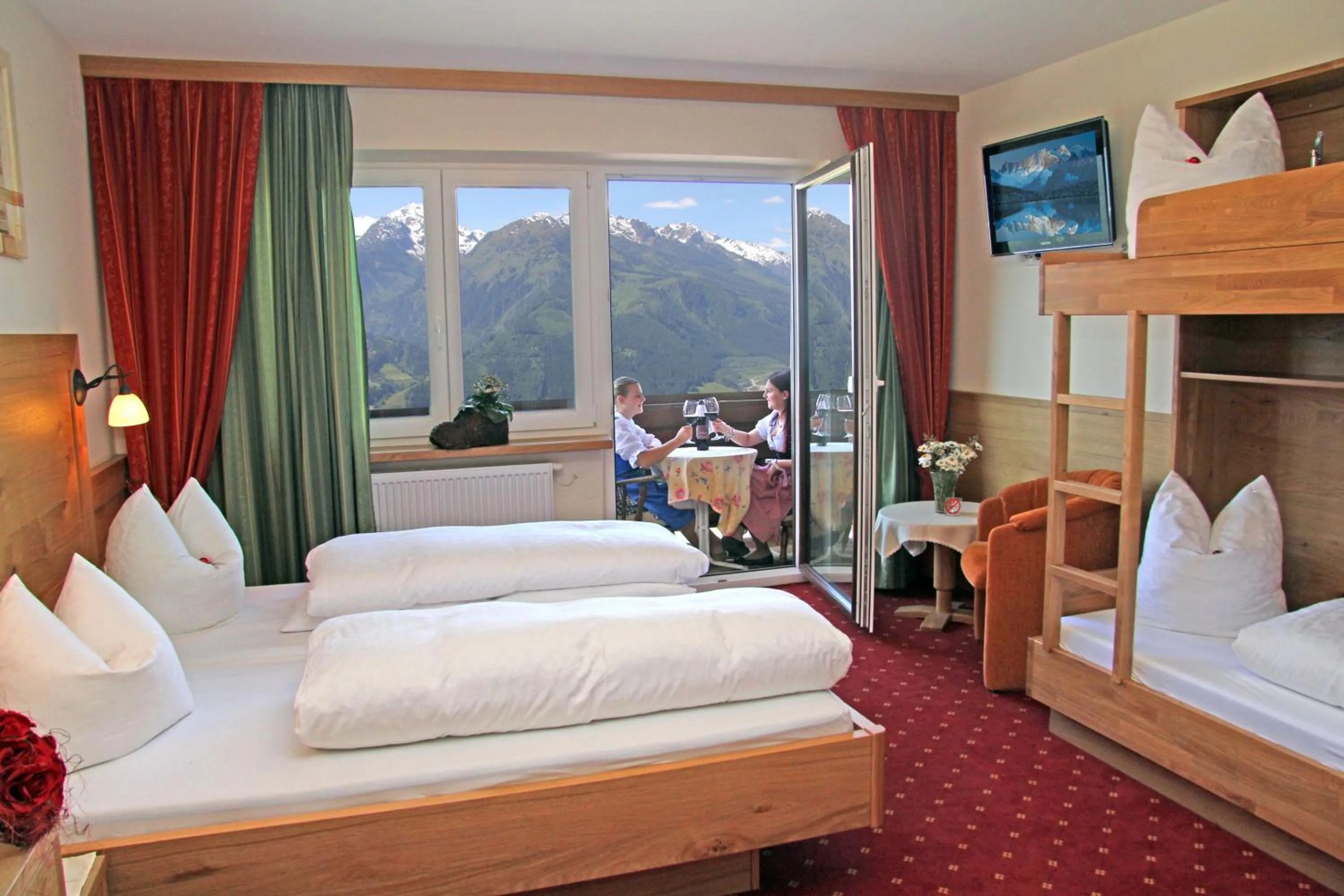 Balcony/Terrace, Bed in Aparthotel Hohe Brücke