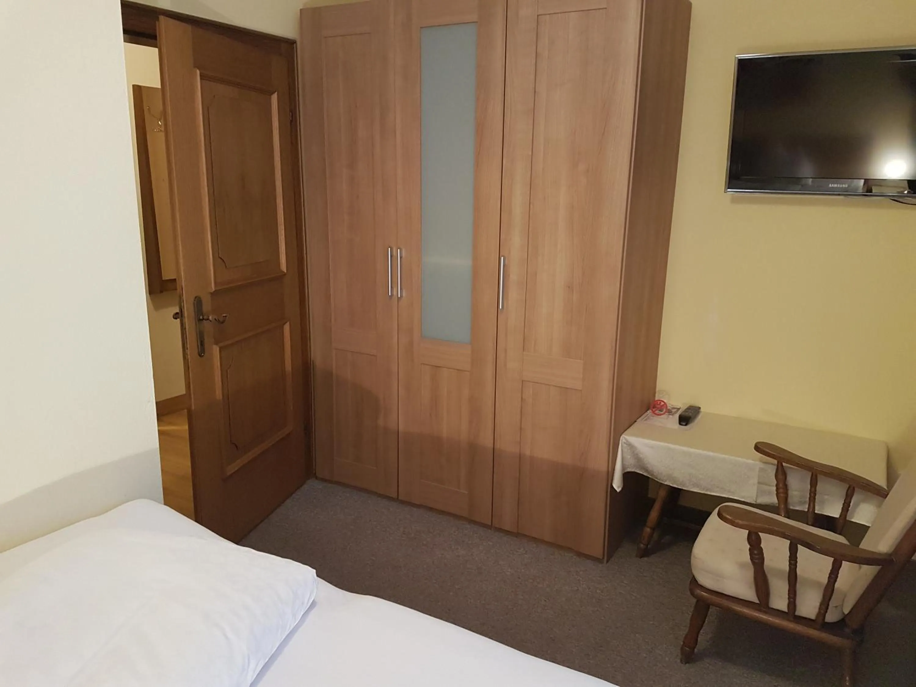 Photo of the whole room, Bed in Aparthotel Hohe Brücke