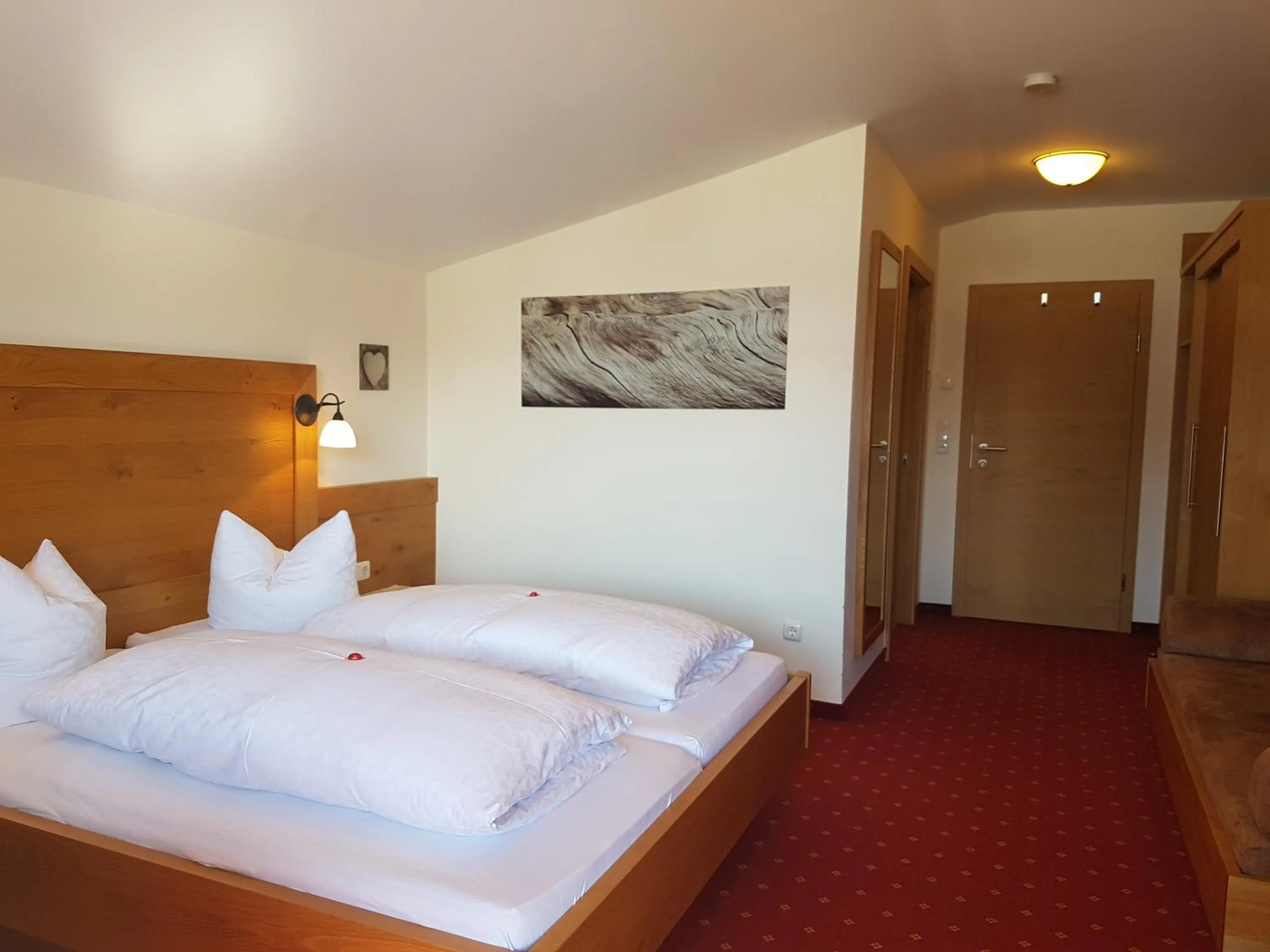 Photo of the whole room, Bed in Aparthotel Hohe Brücke