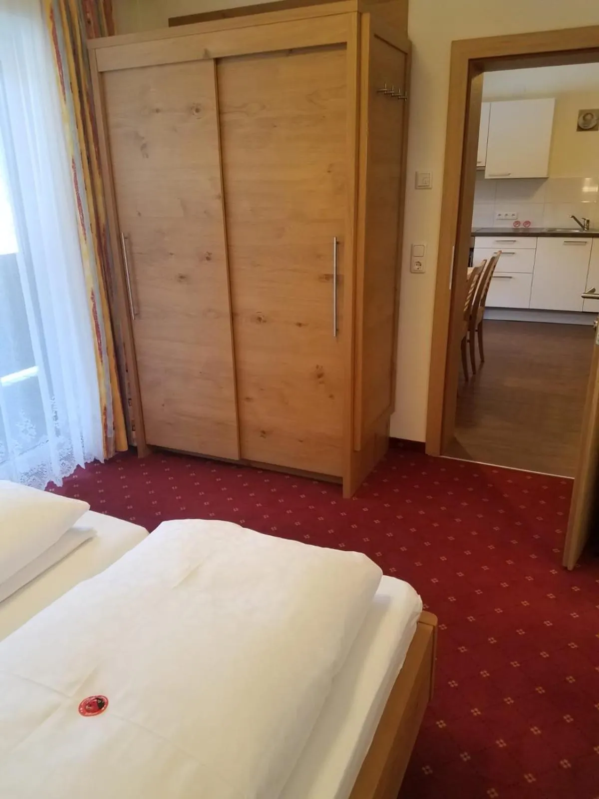 Kitchen or kitchenette, Bed in Aparthotel Hohe Brücke