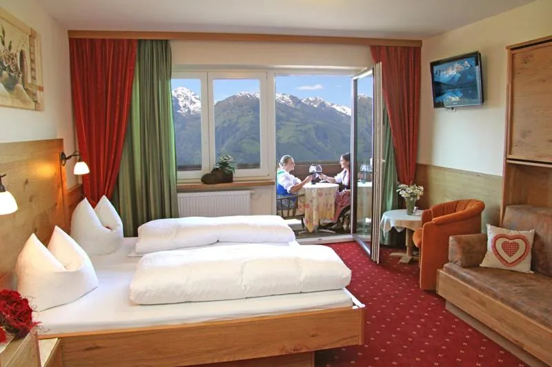 Photo of the whole room, Bed in Aparthotel Hohe Brücke