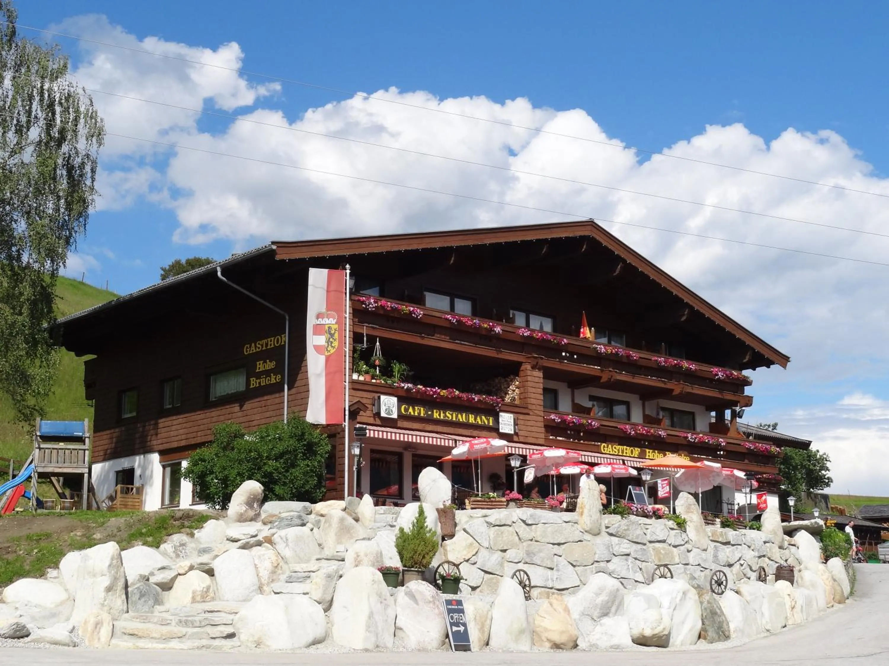 Facade/entrance in Aparthotel Hohe Brücke