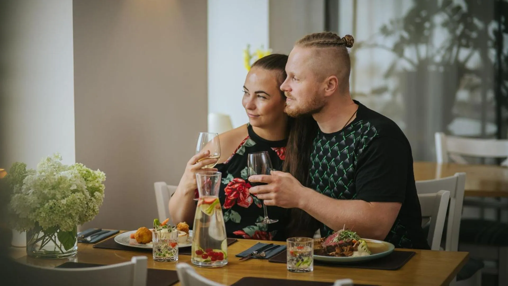 Restaurant/places to eat in Hestia Hotel Strand