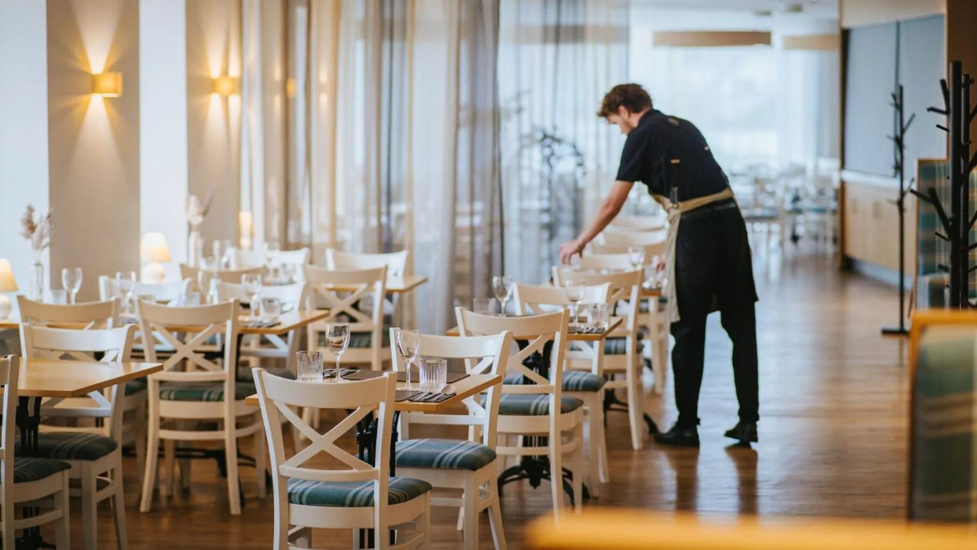 Restaurant/places to eat in Hestia Hotel Strand