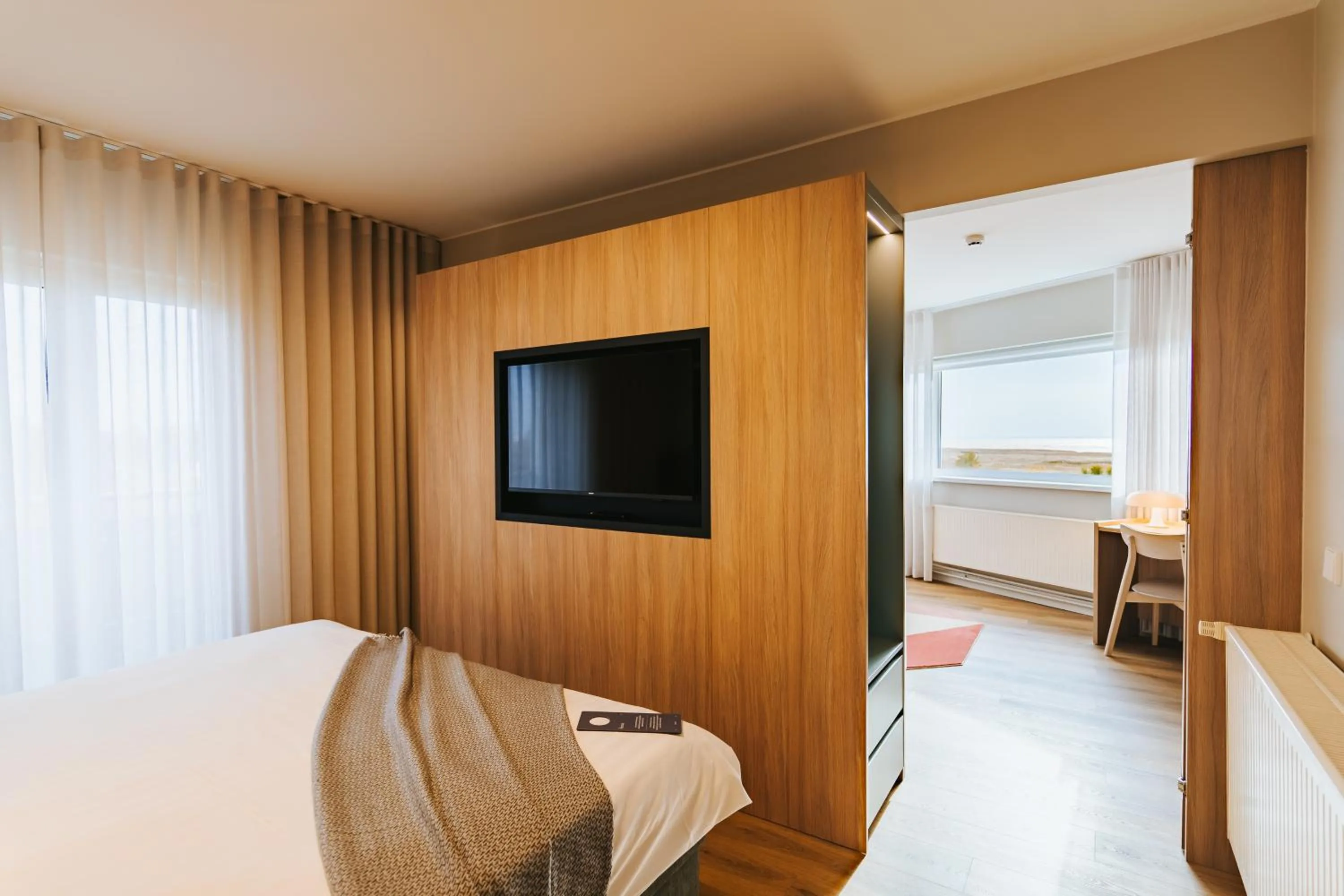 Communal lounge/ TV room, Bed in Hestia Hotel Strand