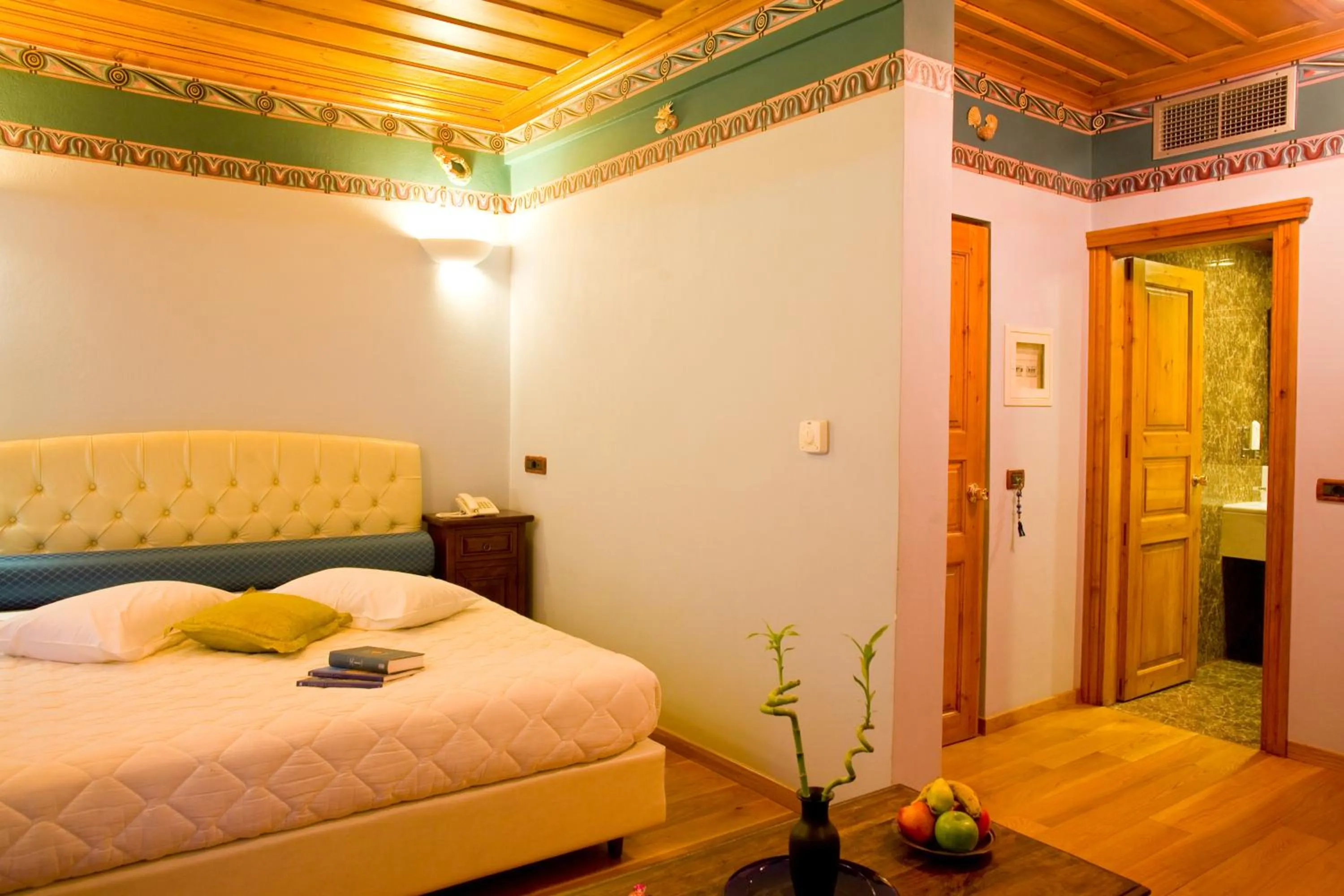 Photo of the whole room, Bed in Kyveli Suites
