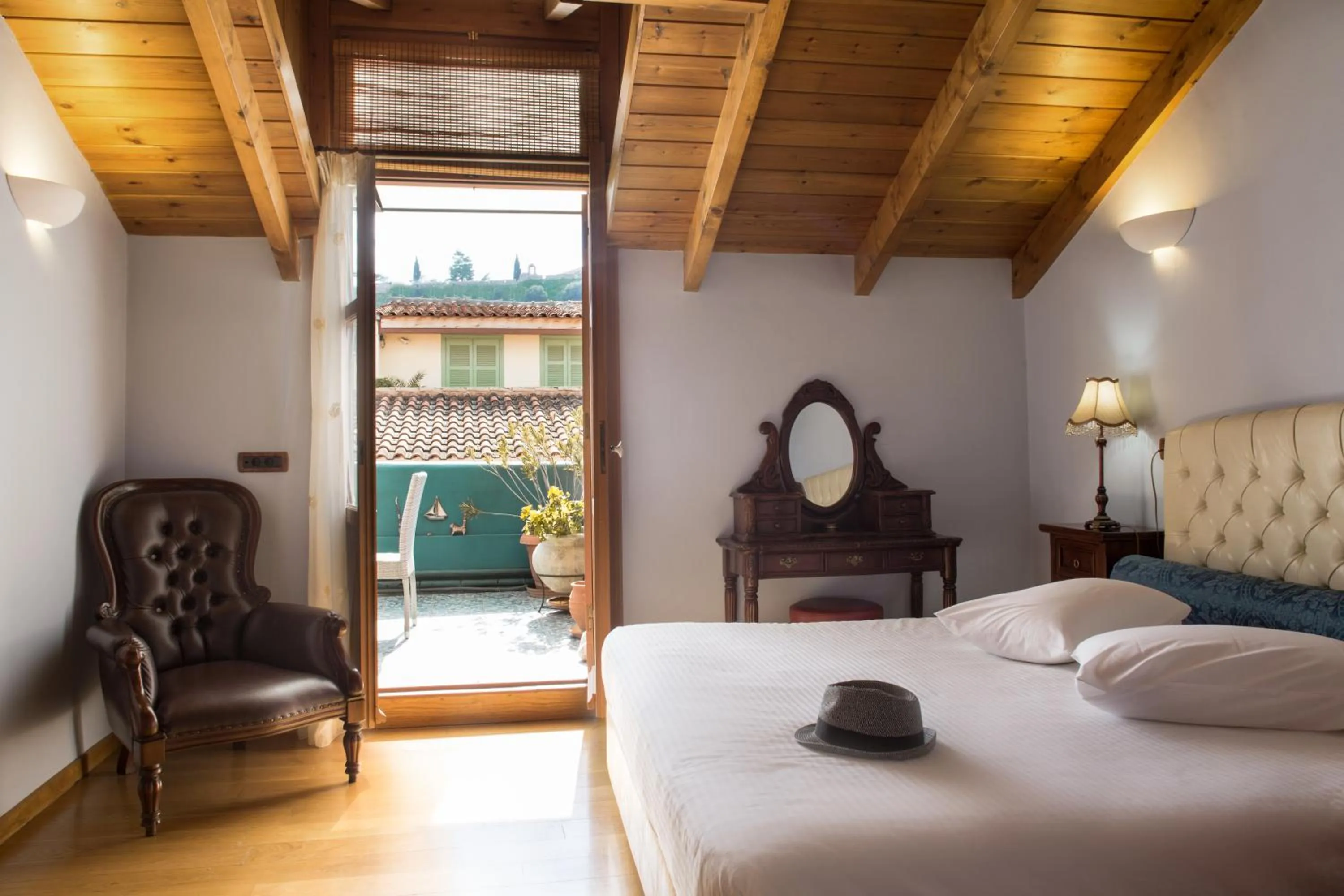 Photo of the whole room, Bed in Kyveli Suites