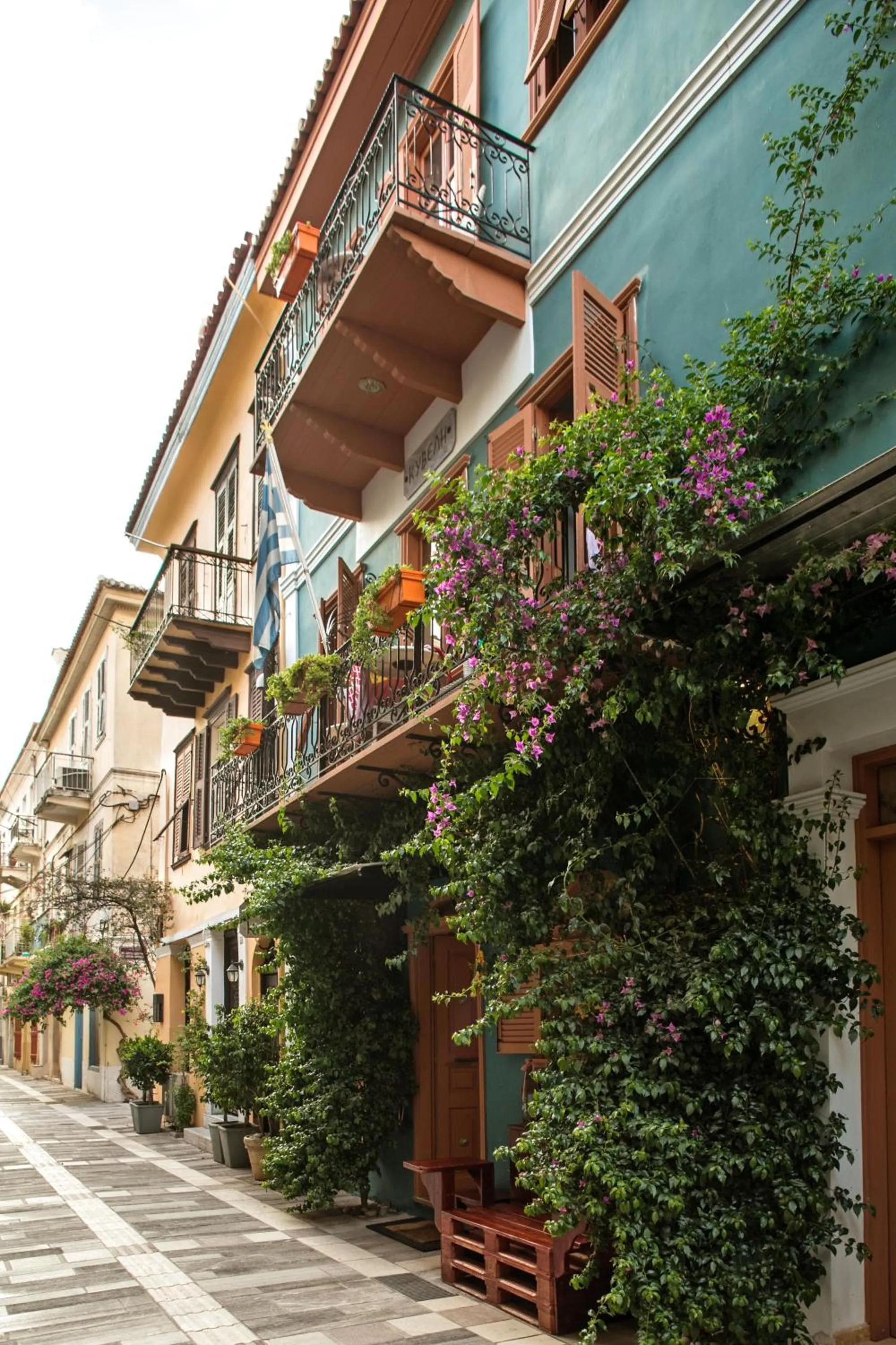 Facade/entrance in Kyveli Suites