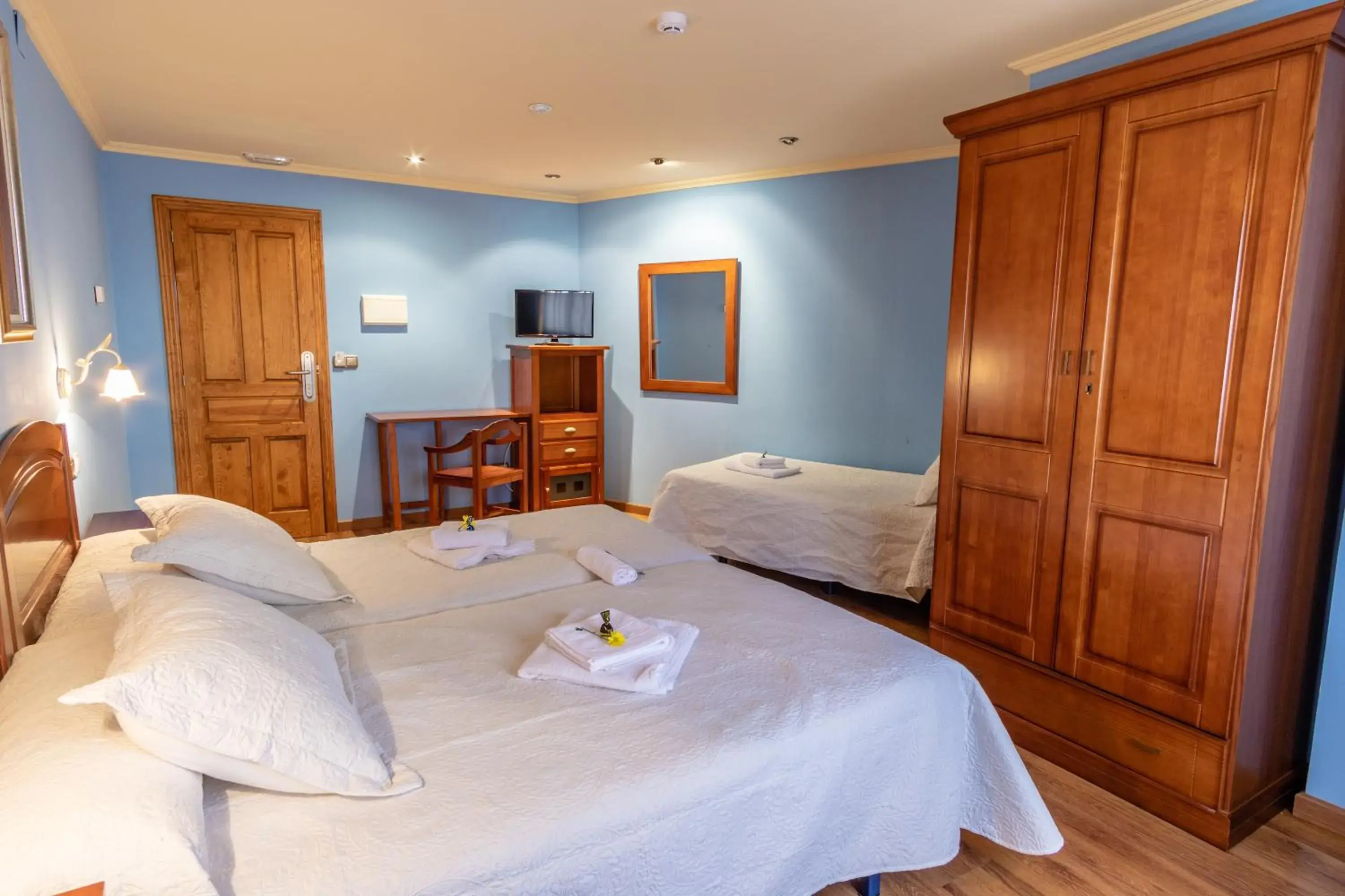 Triple Room in Hotel Peña Pandos Triple Room in Hotel Peña Pandos