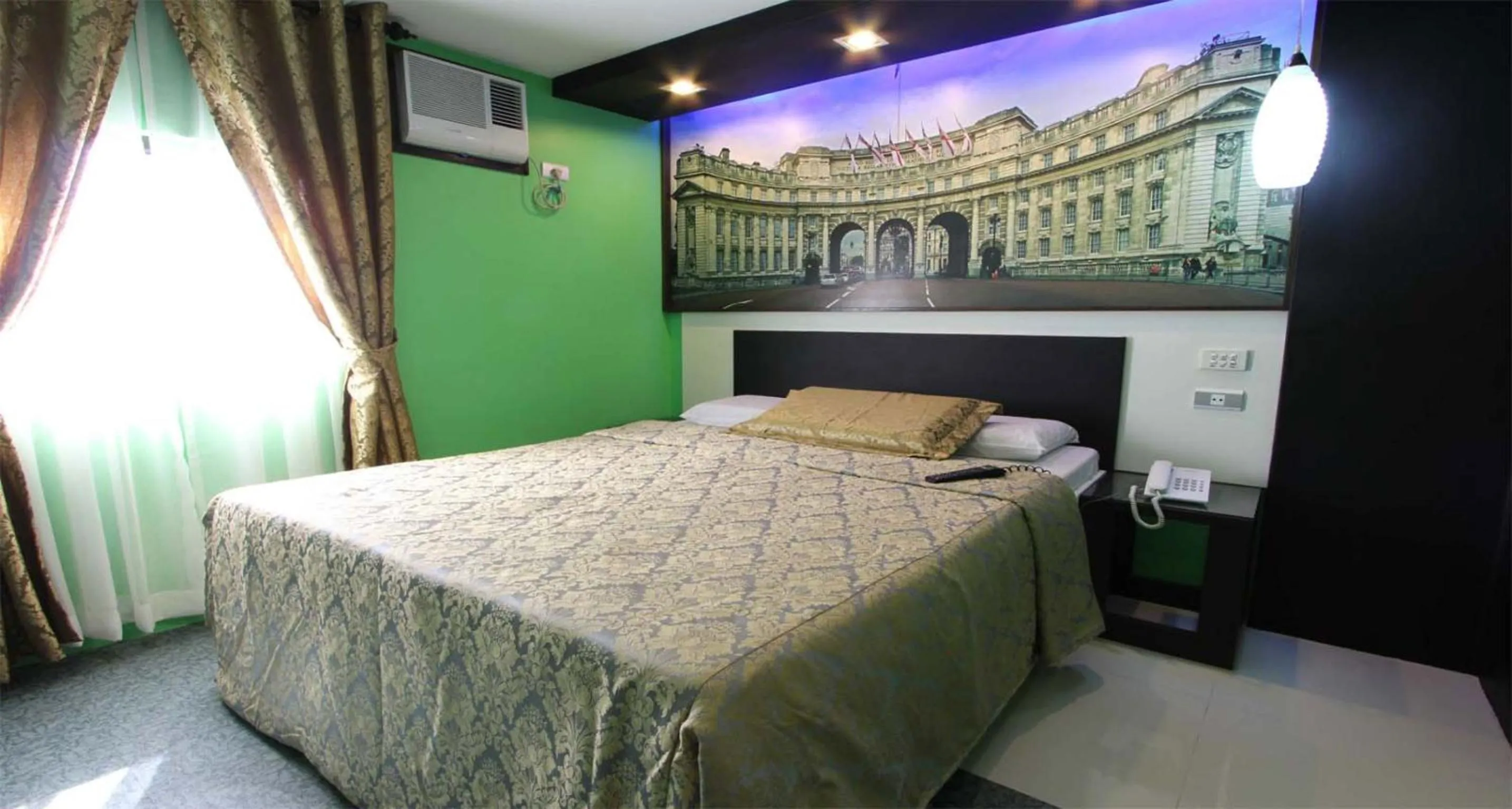 Bed in Eurotel Makati