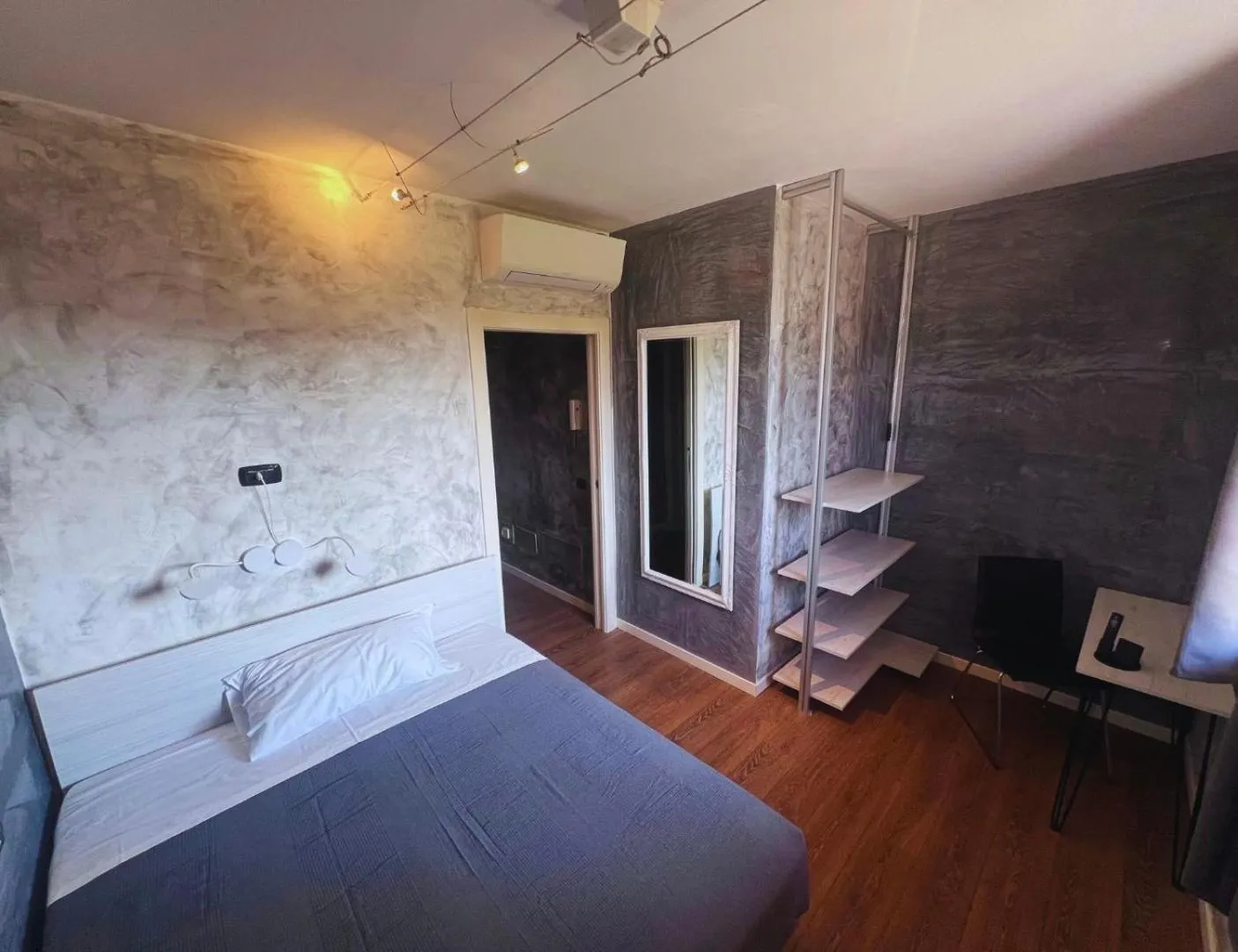 Bed in B2In Suite & Office