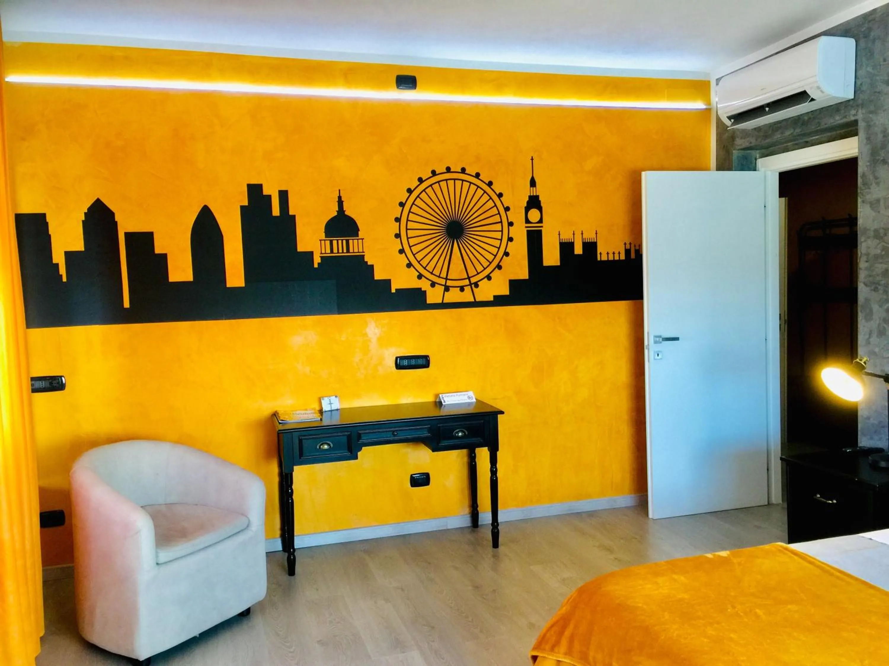 Bed in B2In Suite & Office