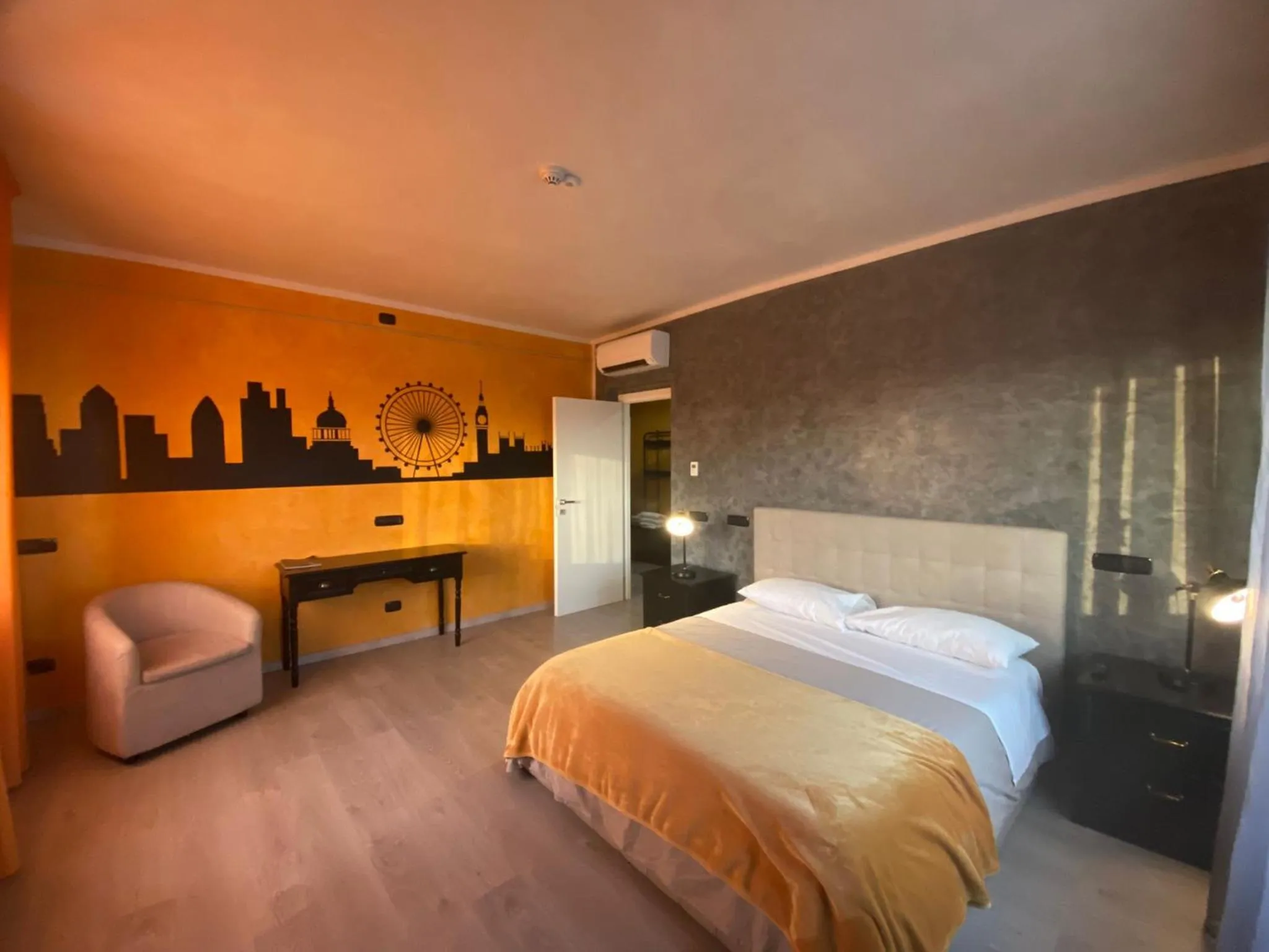 Bed in B2In Suite & Office