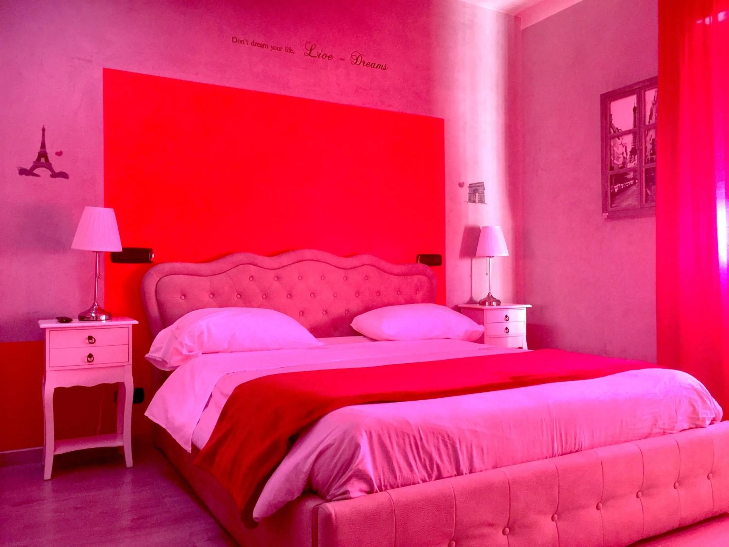 Bed in B2In Suite & Office