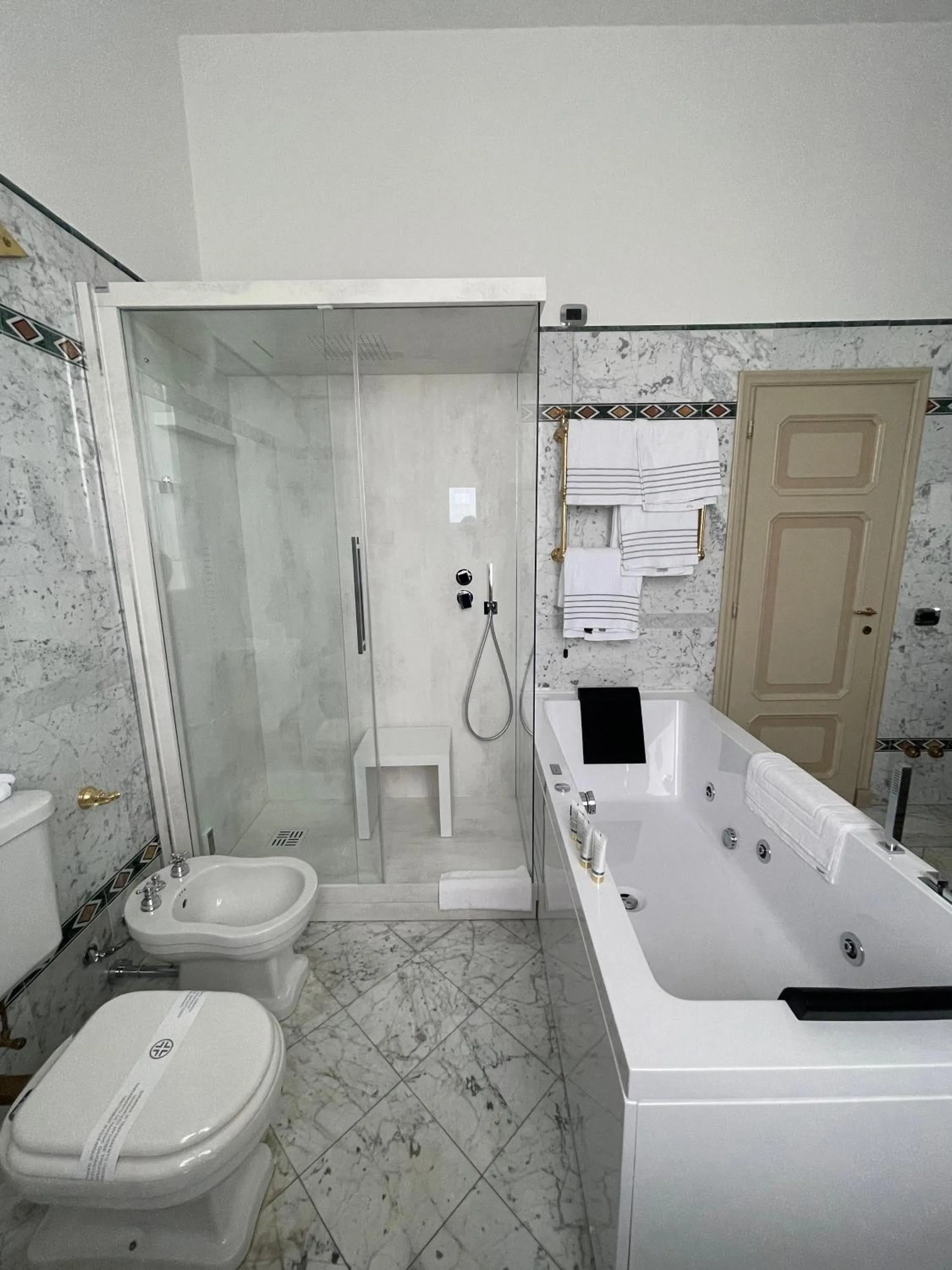 Shower in Hotel Villa La Bollina