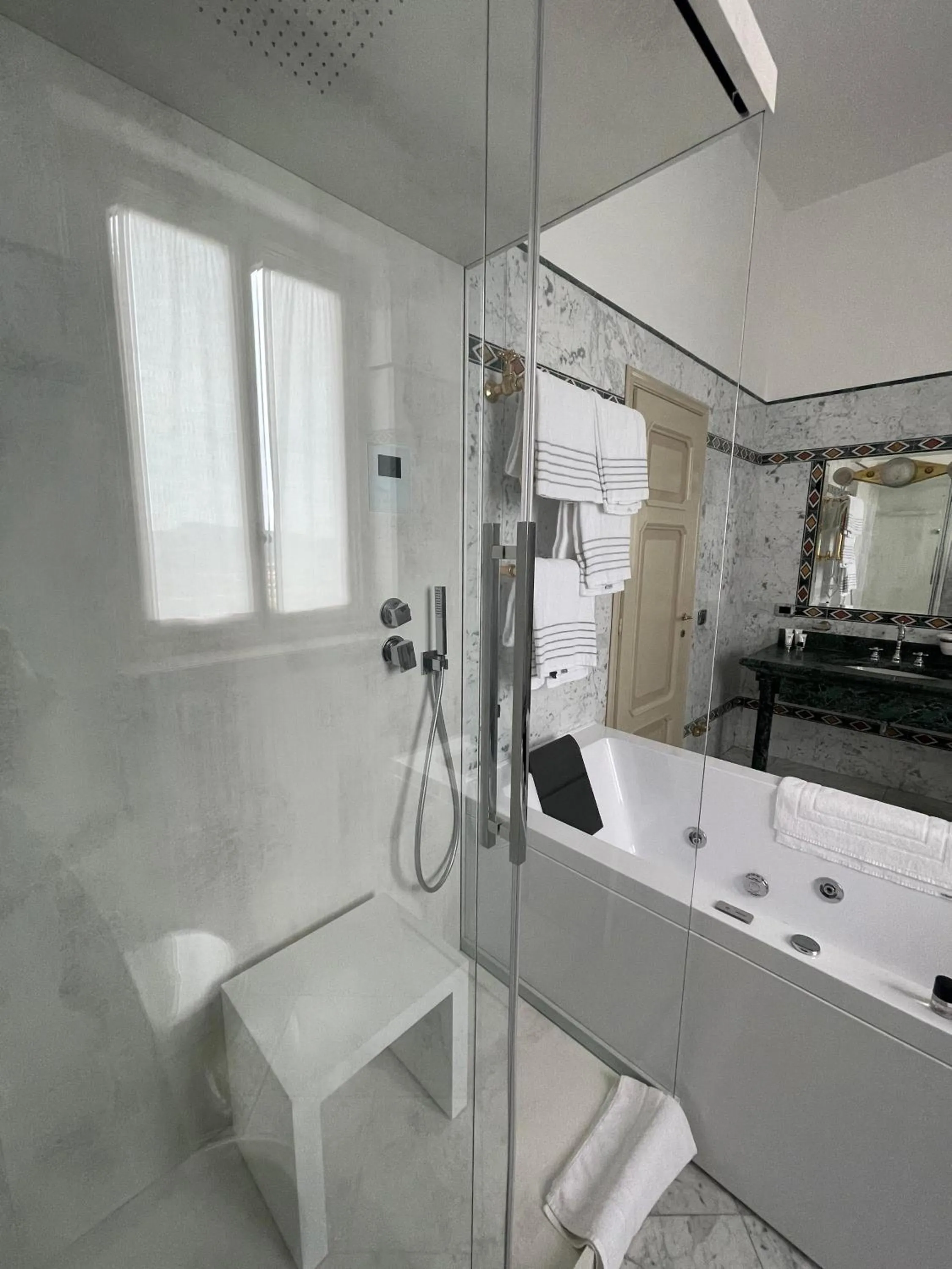 Shower in Hotel Villa La Bollina