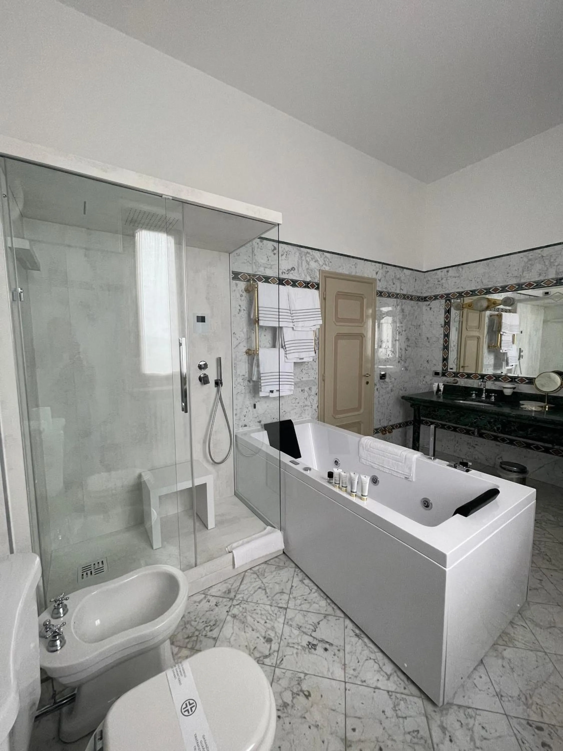 Shower in Hotel Villa La Bollina