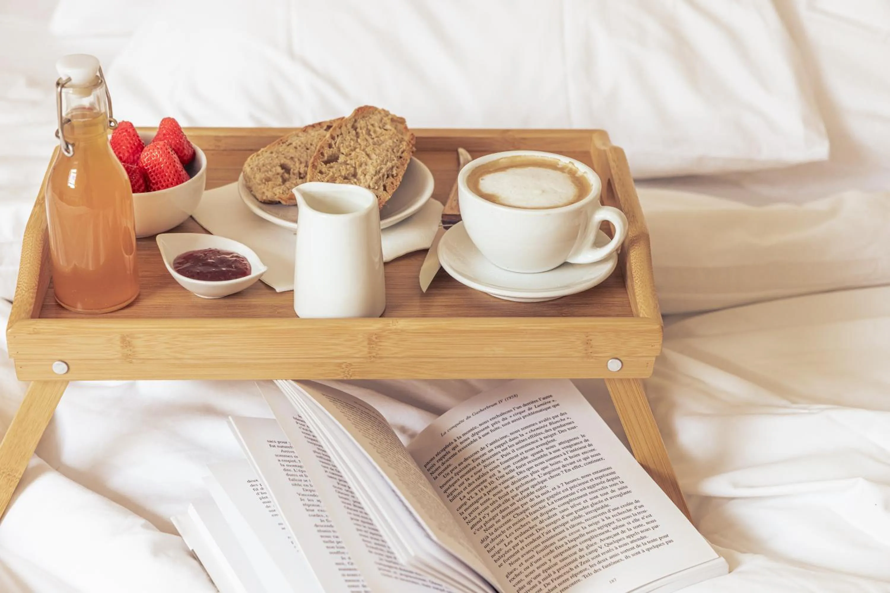 Breakfast, Bed in Appart-Hotel Les Palombieres