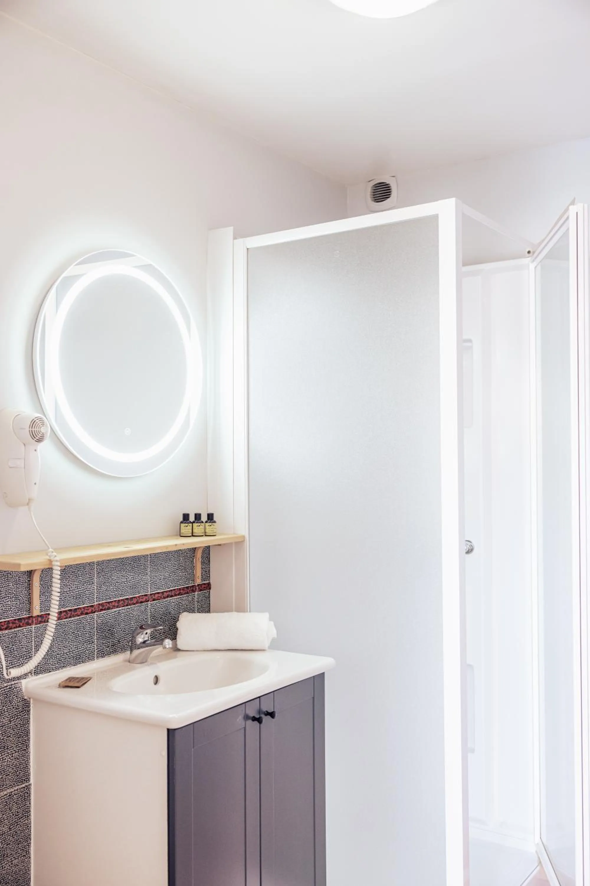 Shower in Le Clos du 5 - Appart Hotel Bagneres