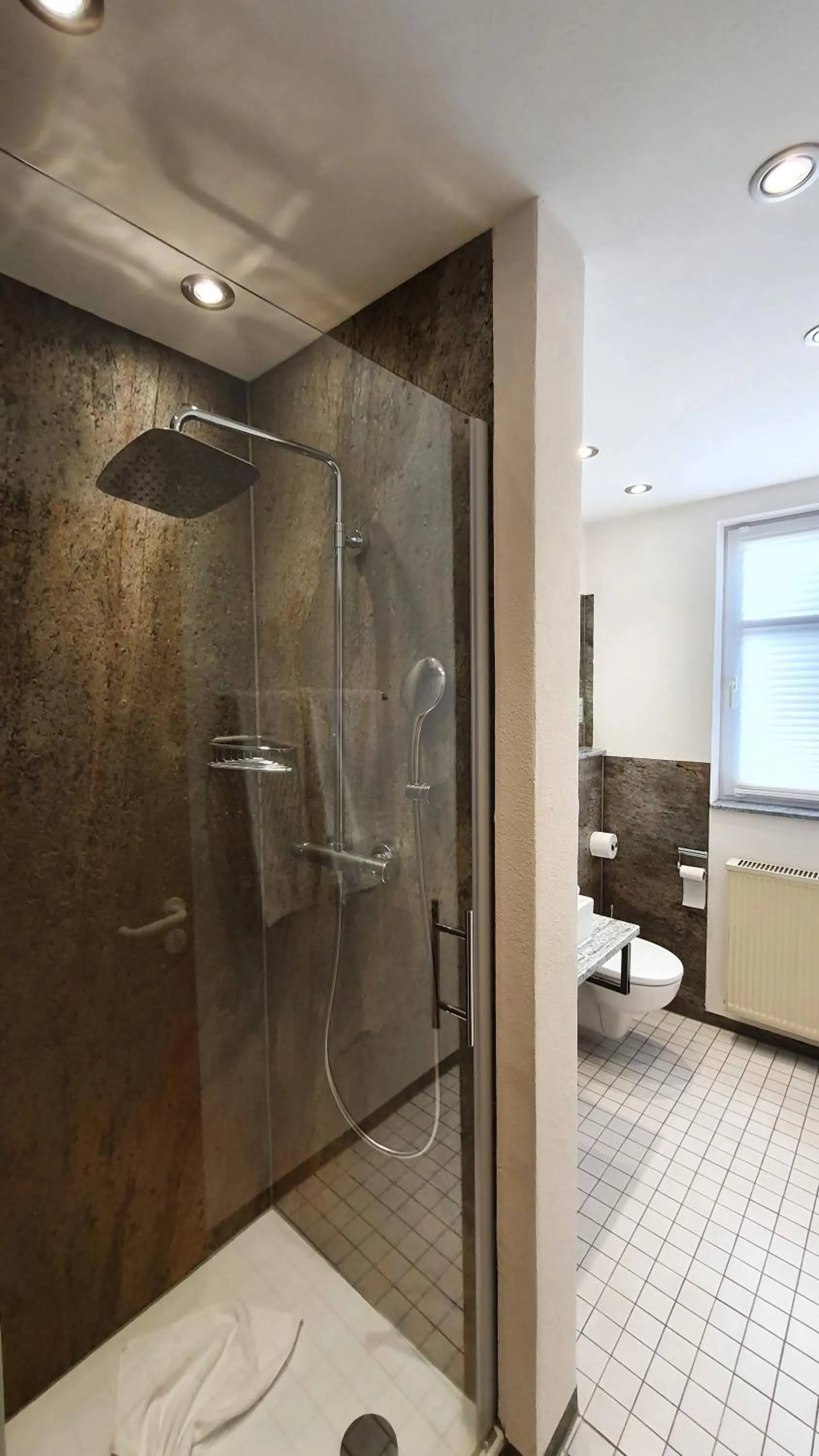 Shower in Hotel Zum Anker-THULLs Restaurant