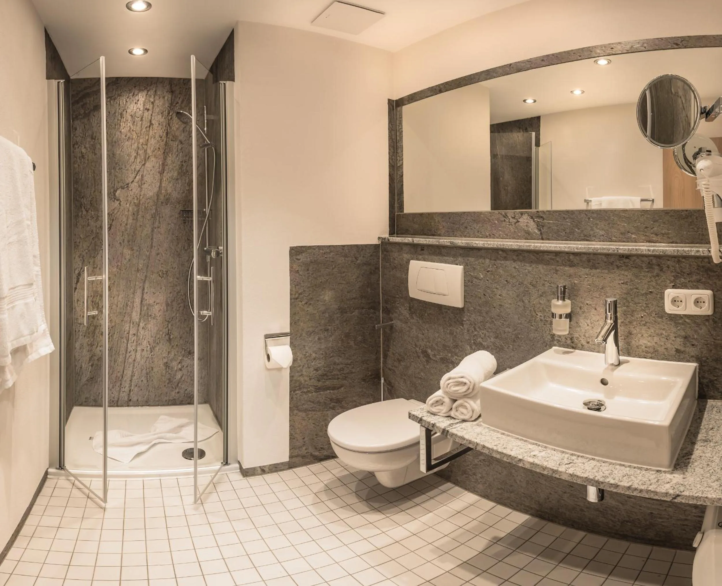 Shower in Hotel Zum Anker-THULLs Restaurant