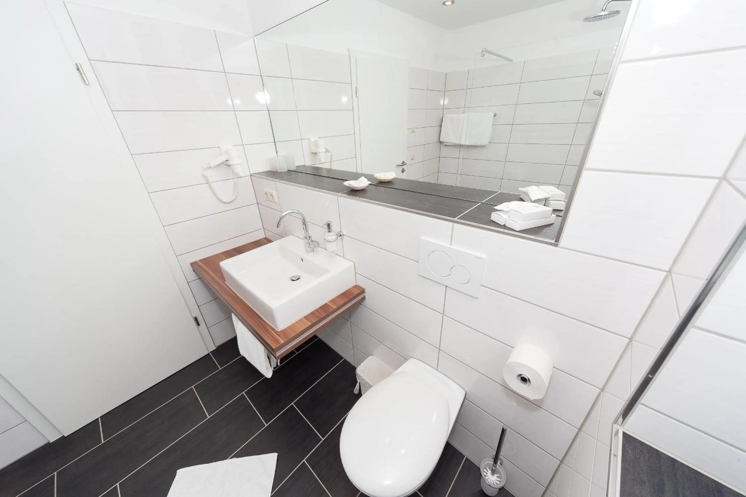 Shower in Hotel Zum Anker-THULLs Restaurant