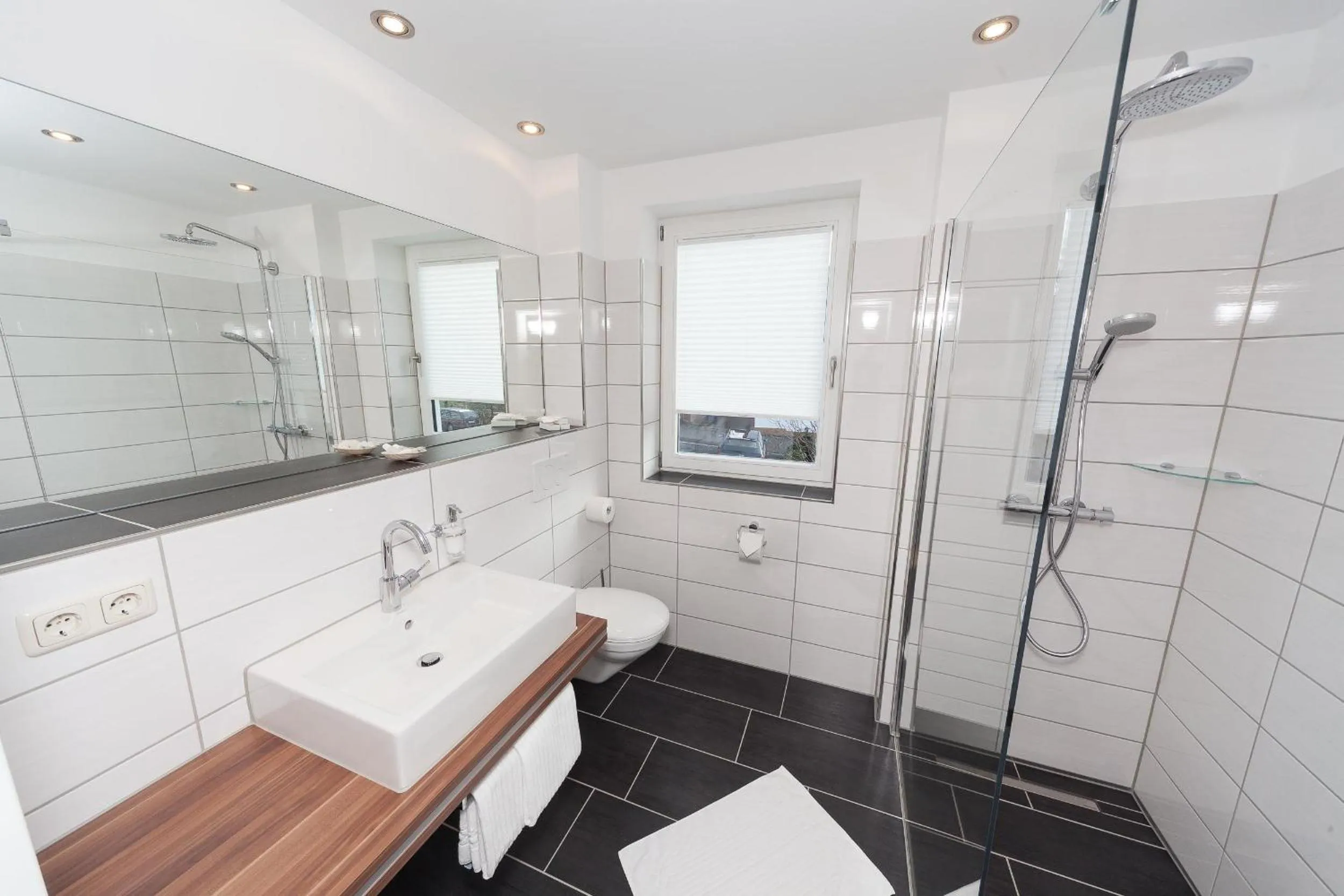 Shower in Hotel Zum Anker-THULLs Restaurant