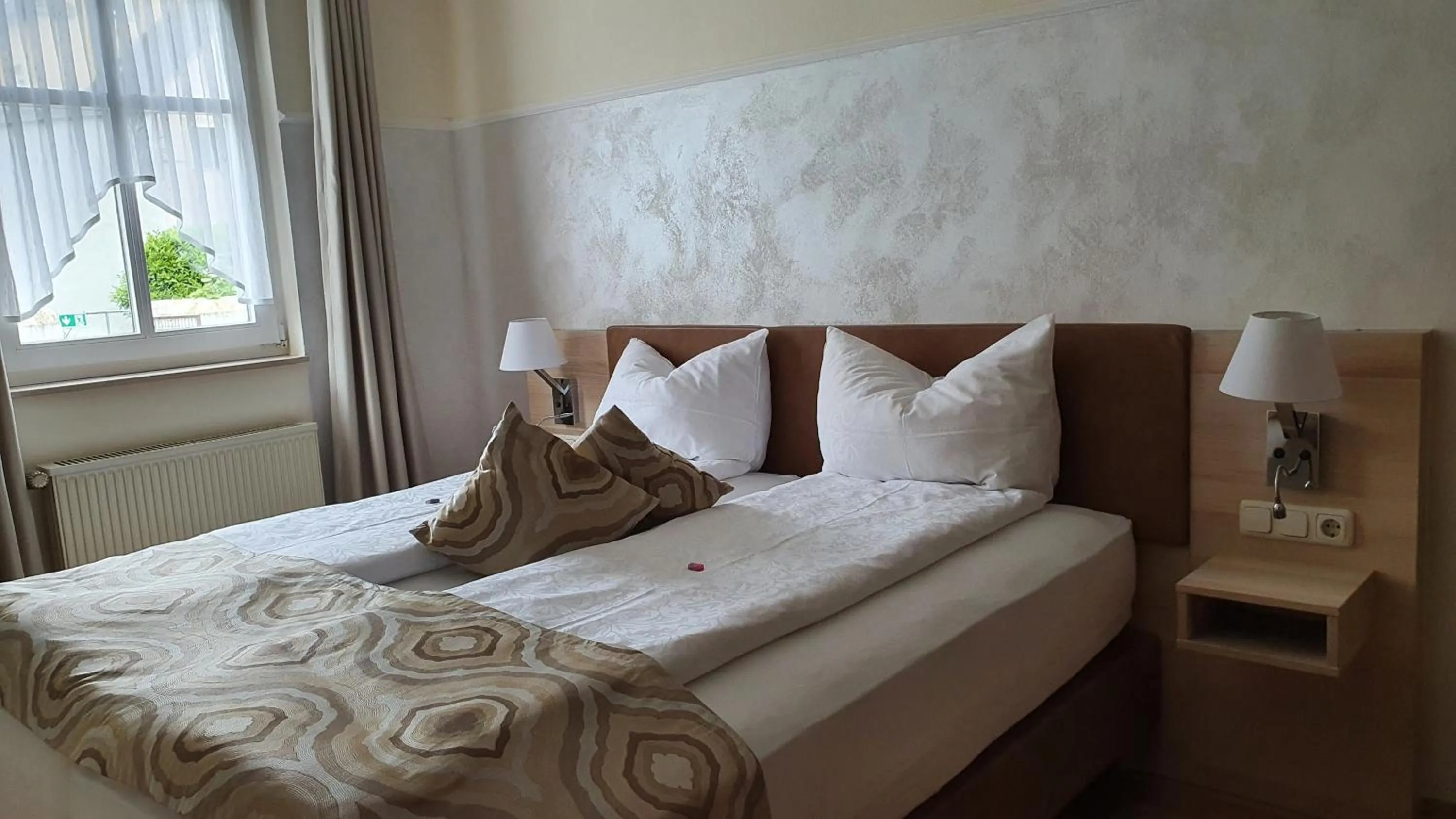 Bed in Hotel Zum Anker-THULLs Restaurant