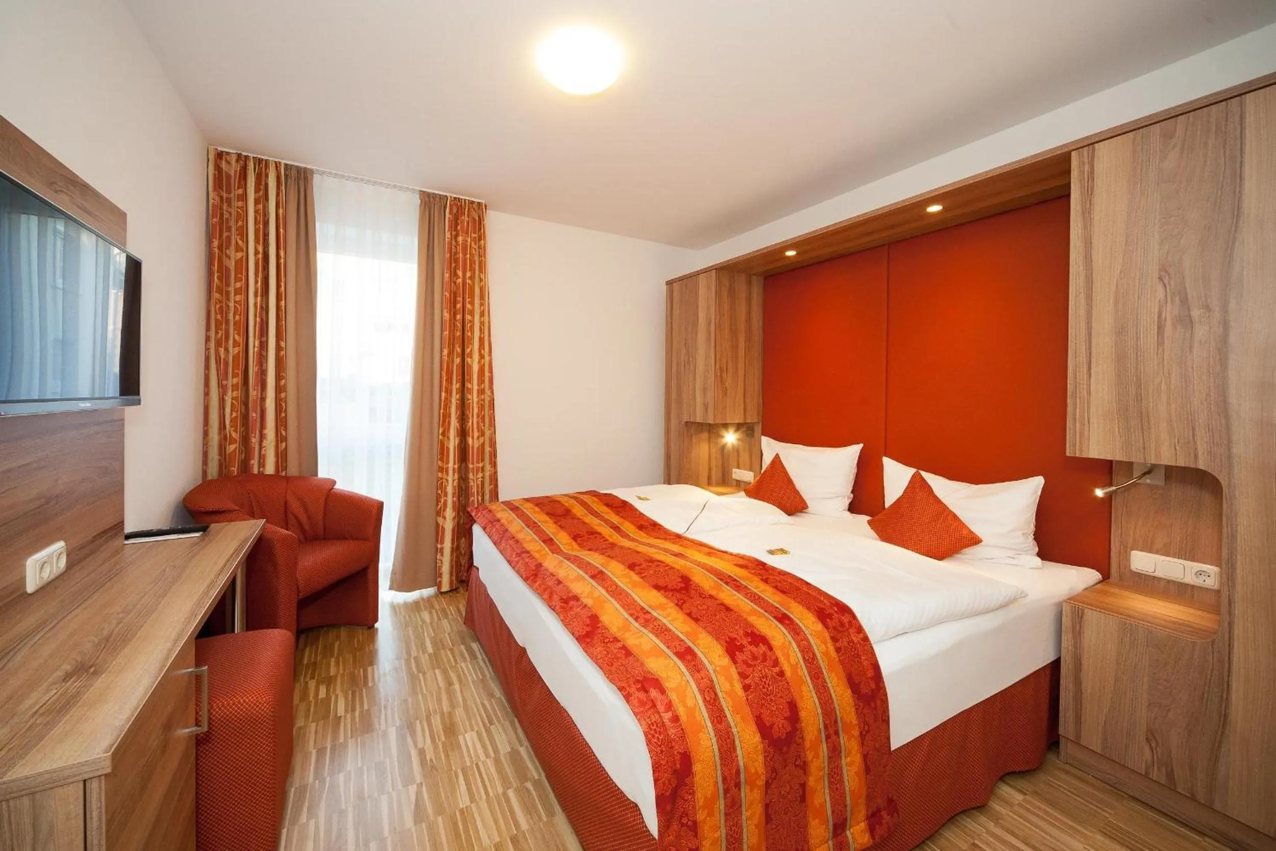 Photo of the whole room, Bed in Hotel Zum Anker-THULLs Restaurant