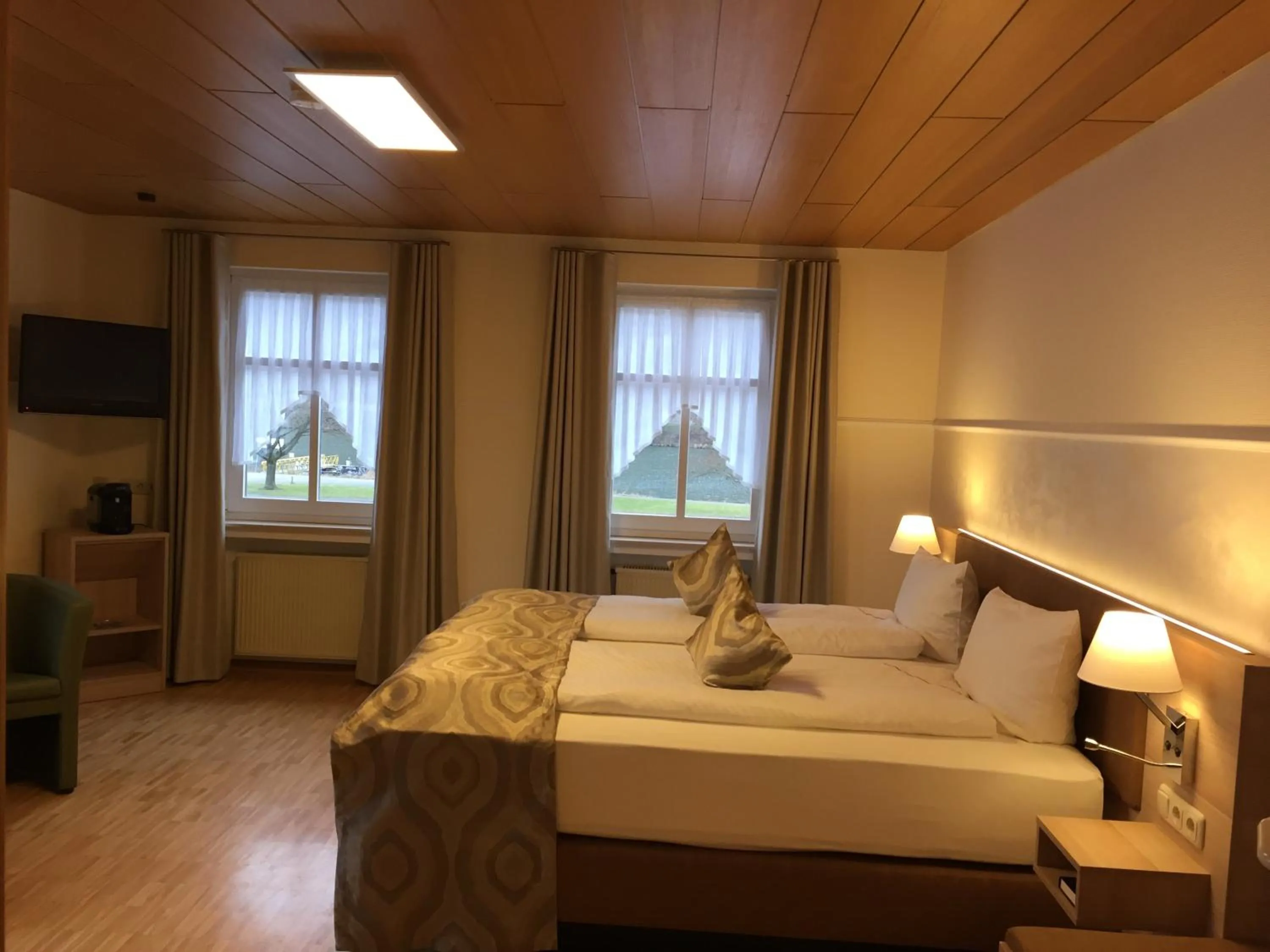 Bed in Hotel Zum Anker-THULLs Restaurant