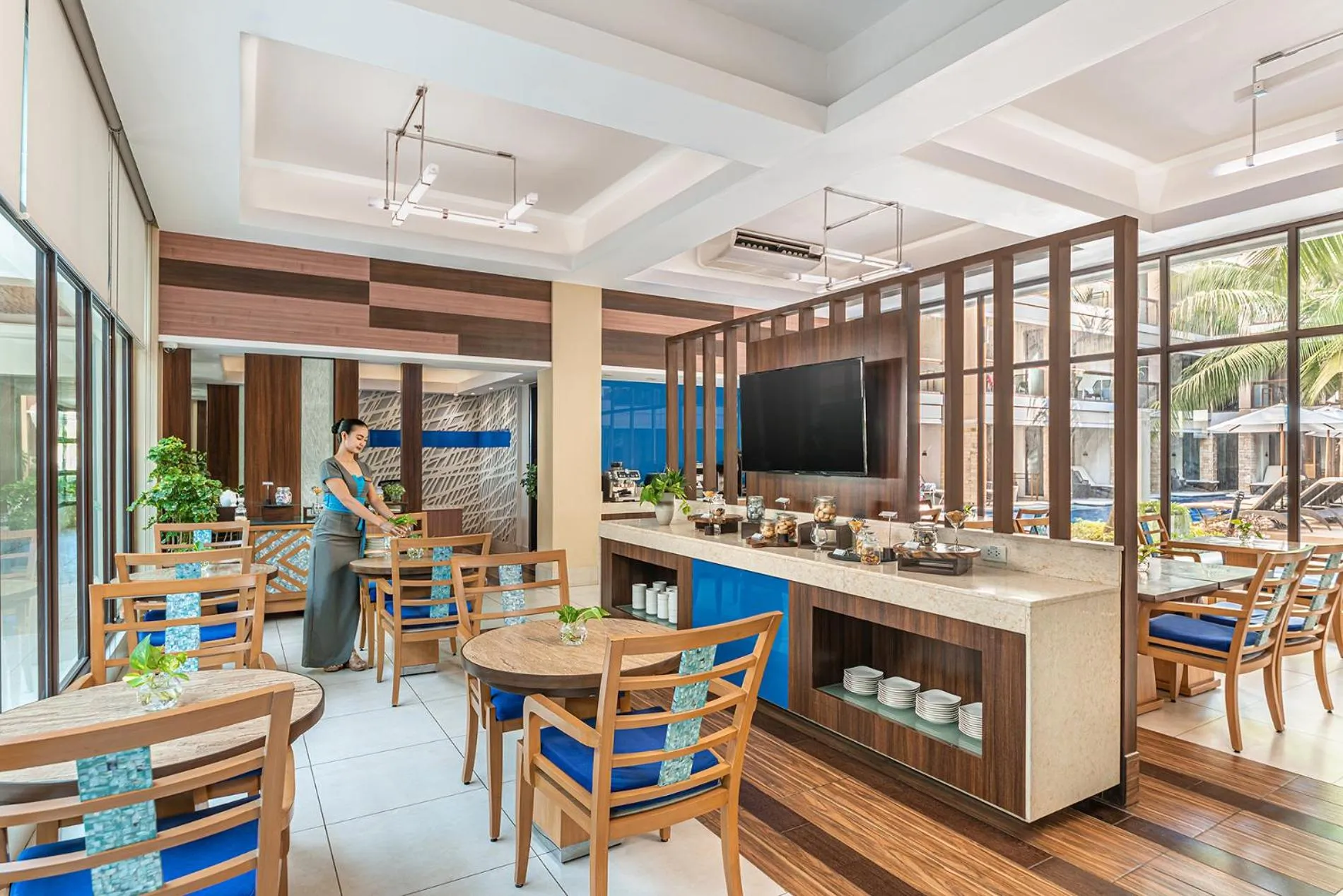 Lounge or bar in Henann Lagoon Resort