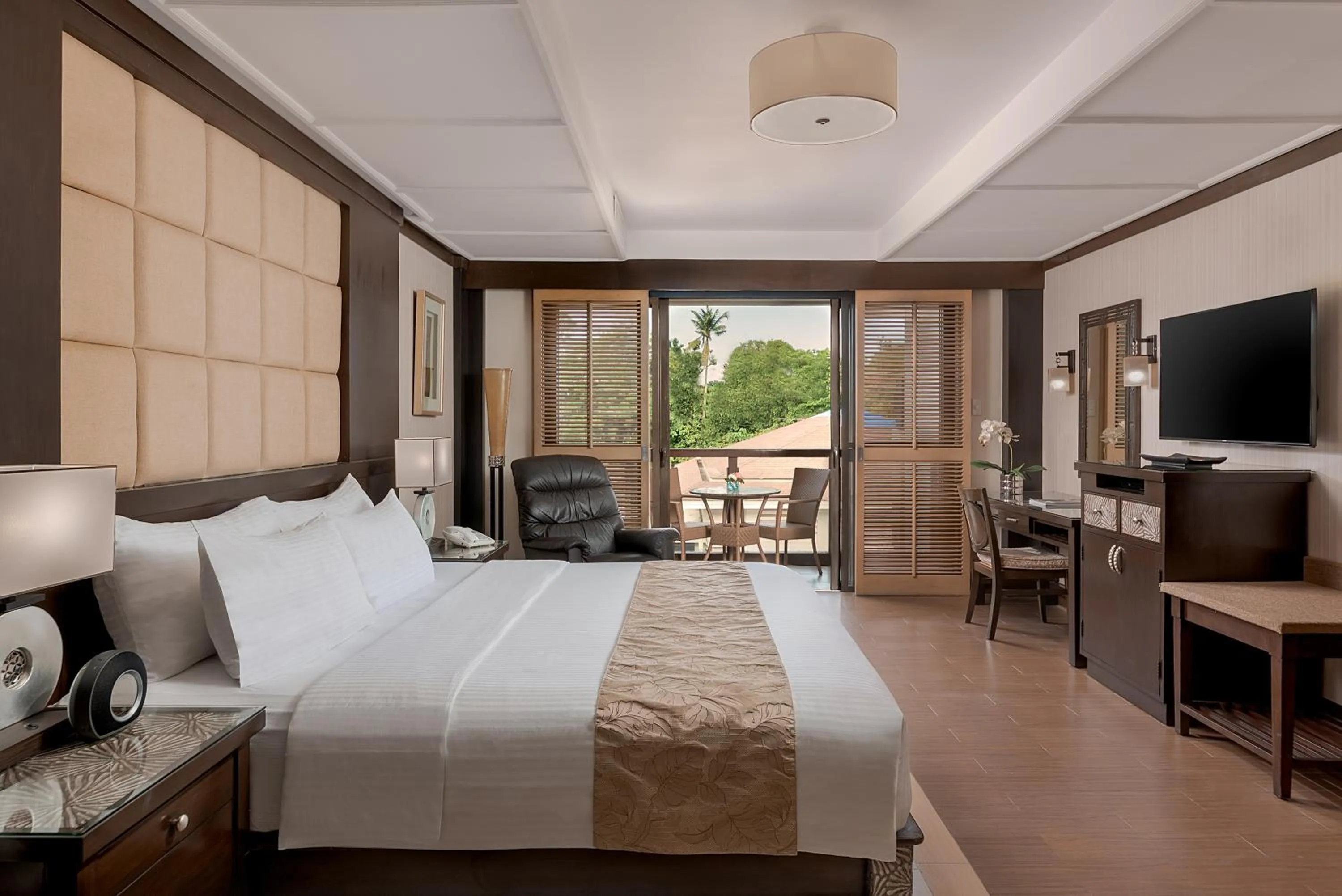 Bed in Henann Lagoon Resort