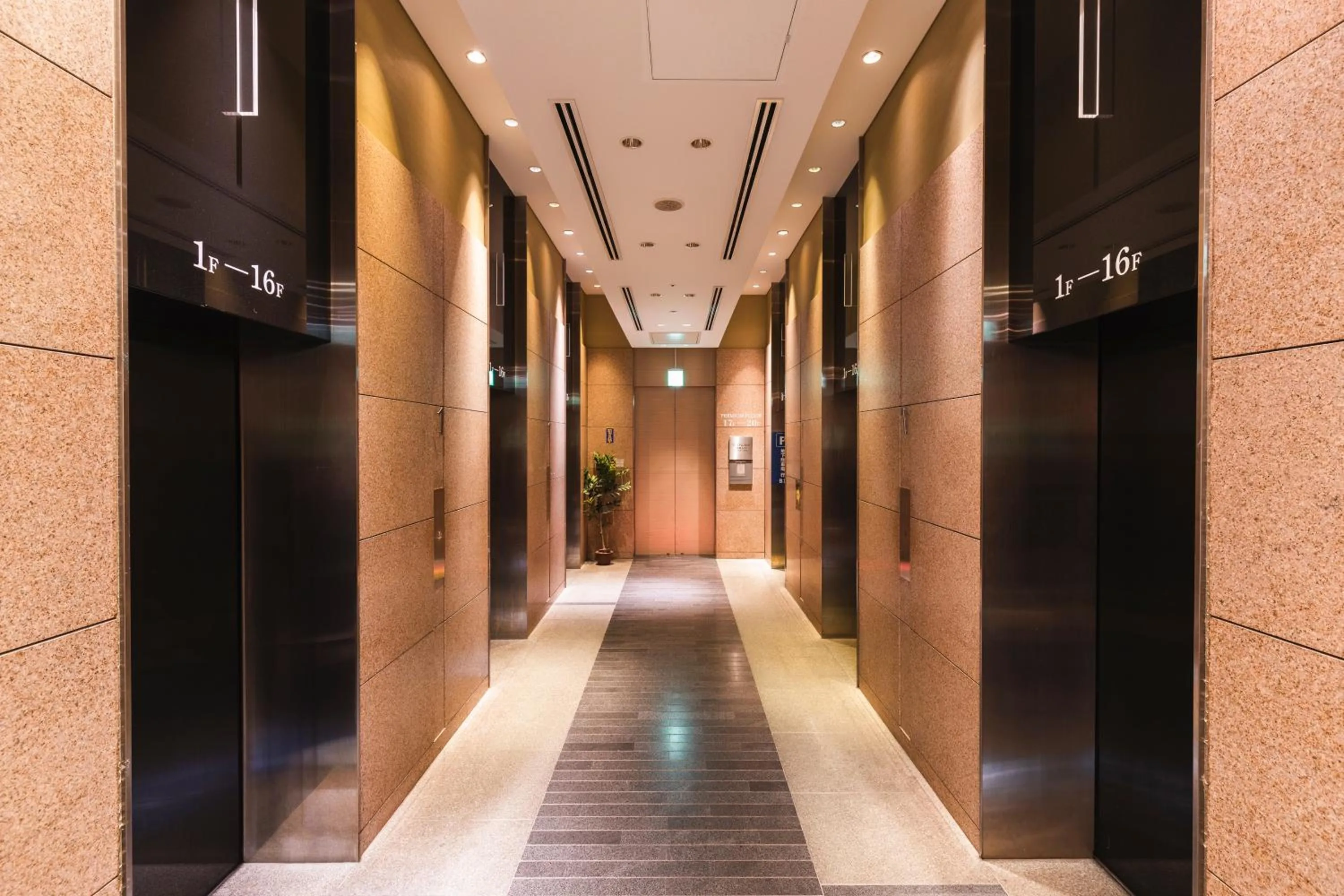 elevator in Sotetsu Grand Fresa Tokyo-Bay Ariake