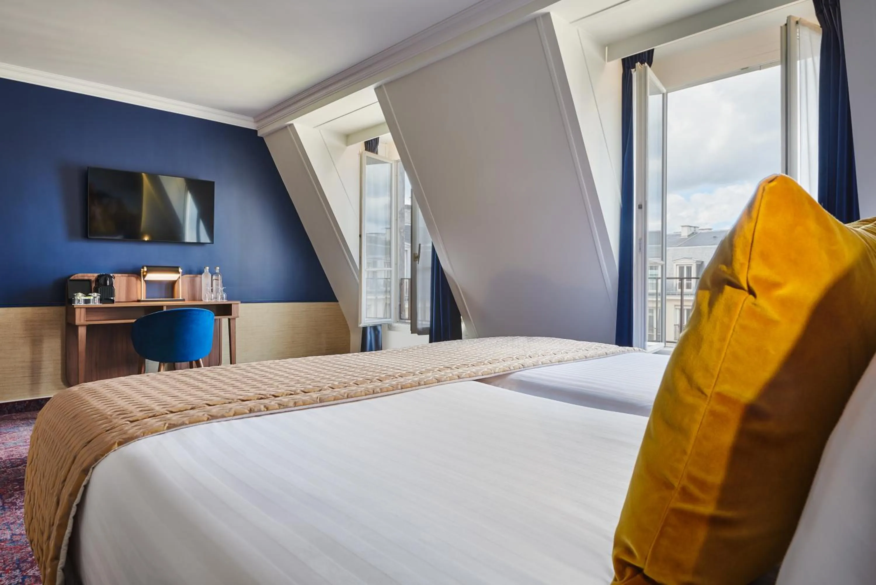 Bed in Hôtel Le Versailles