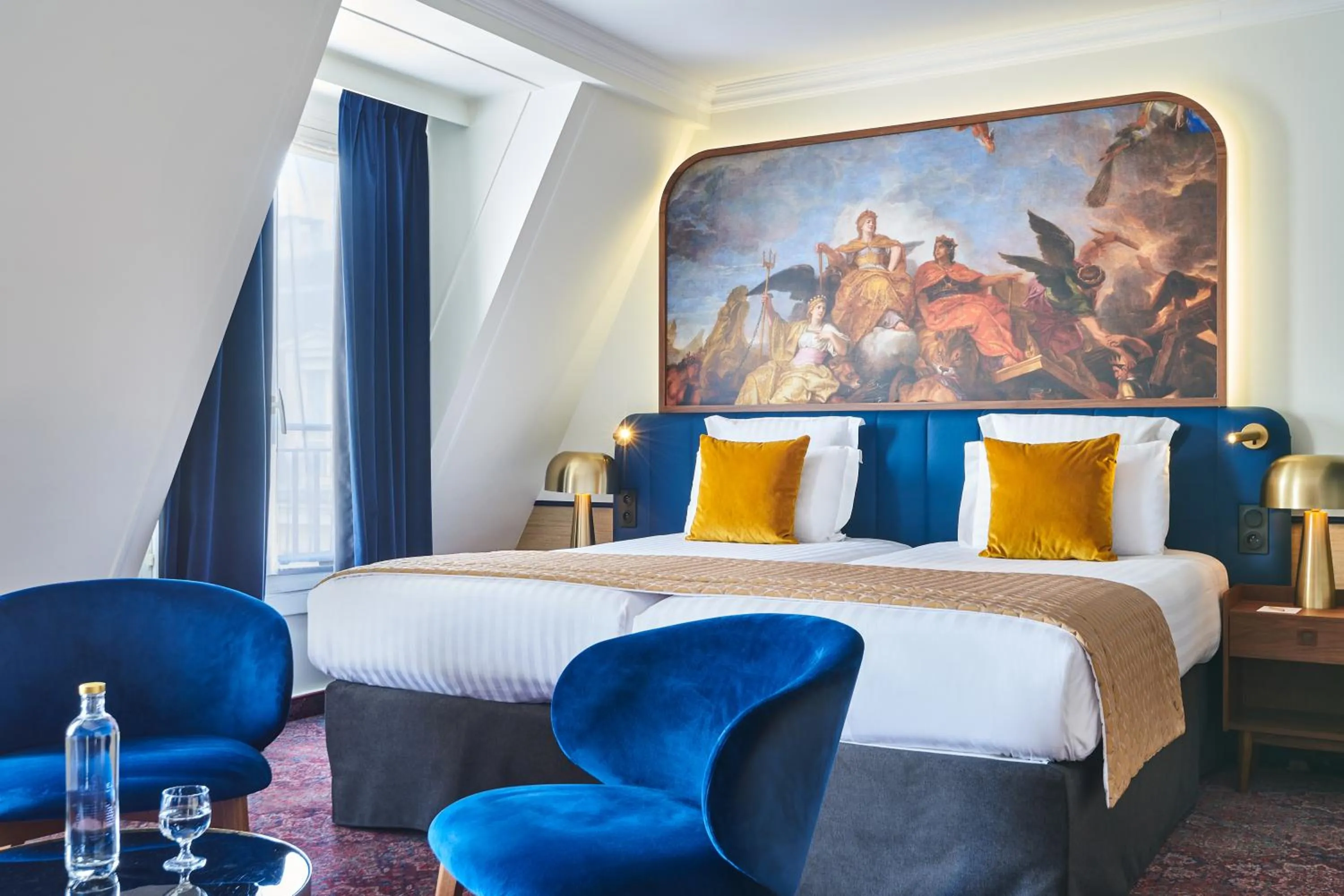 Bedroom, Bed in Hôtel Le Versailles