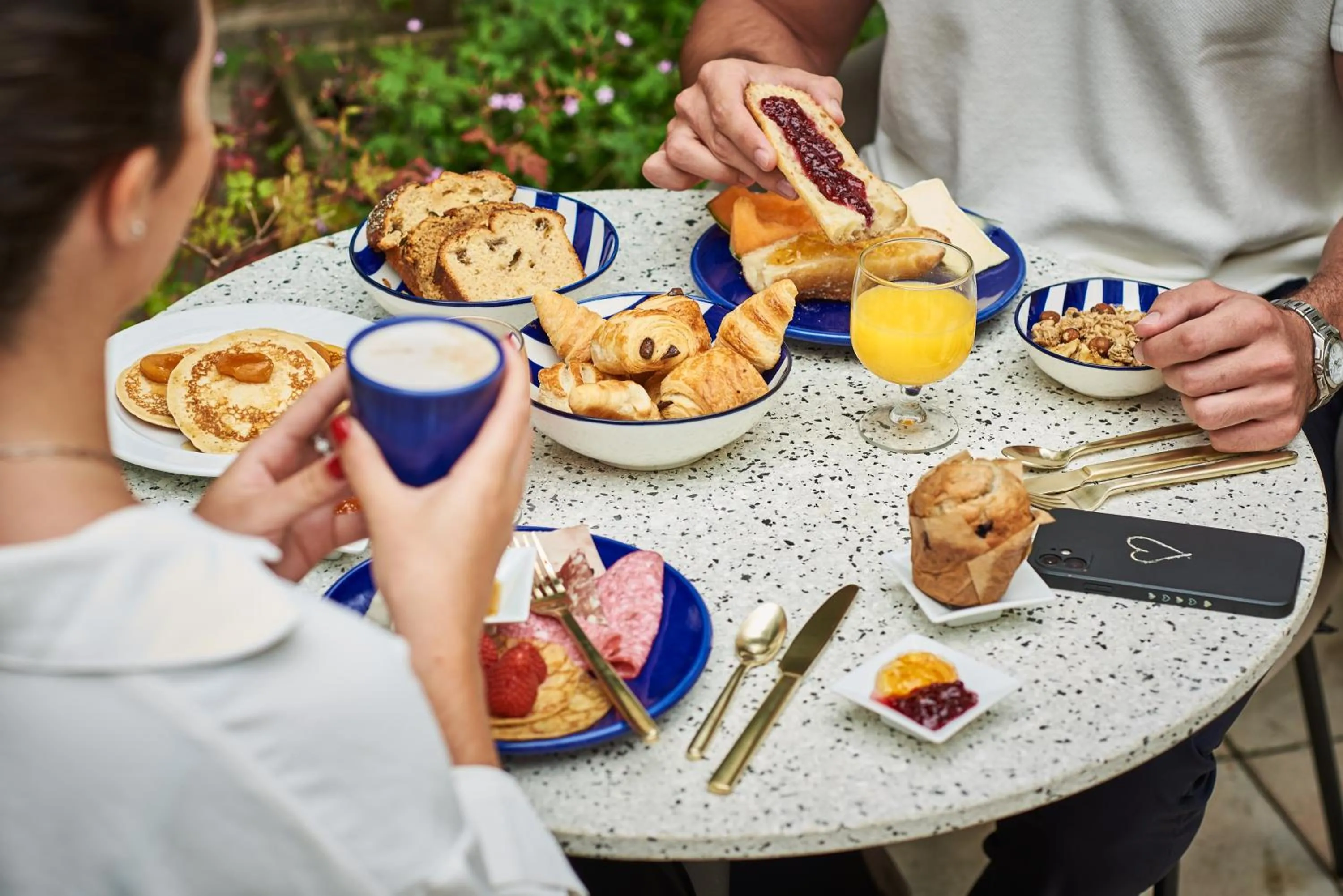Breakfast in Hôtel Le Versailles