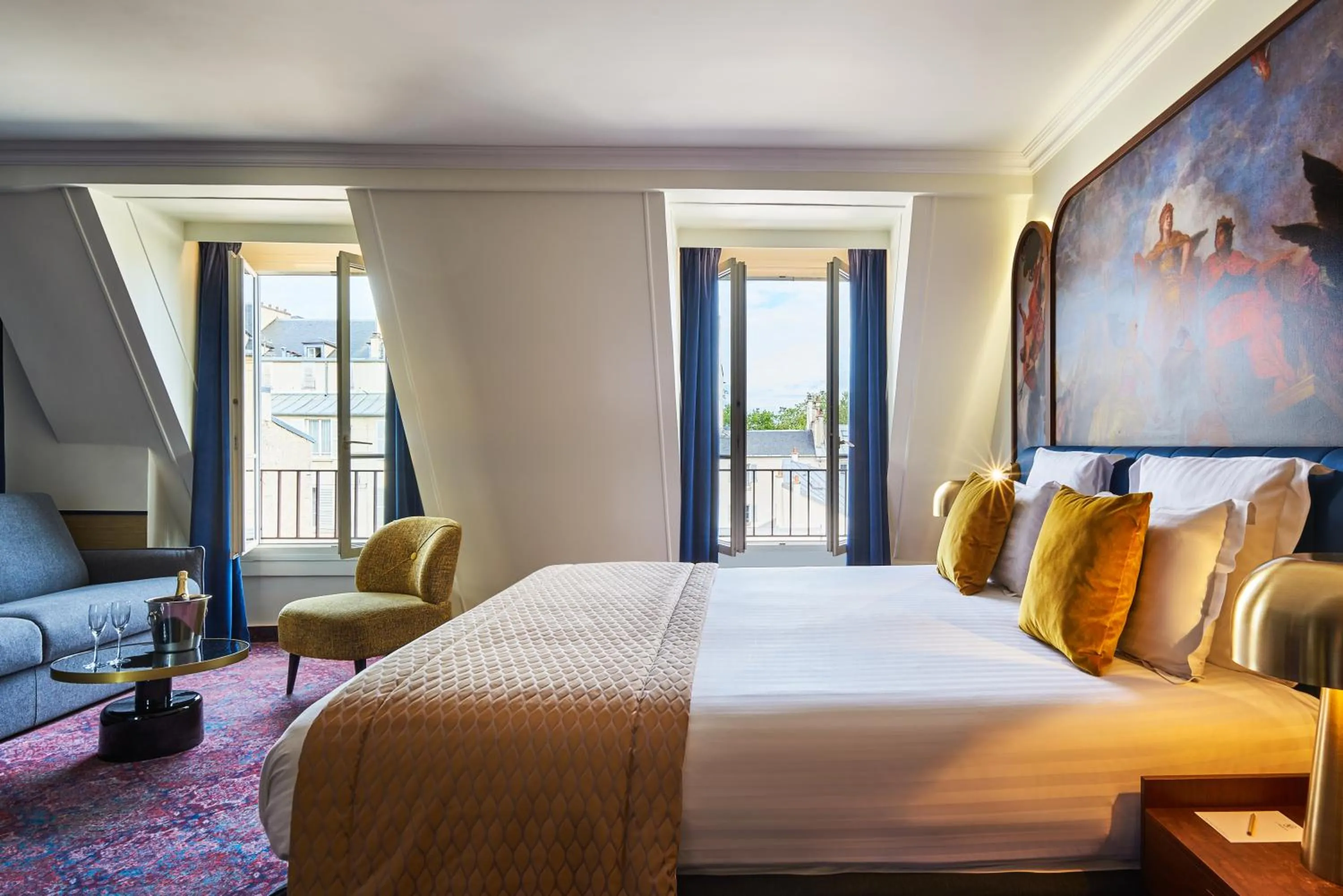 Bedroom, Bed in Hôtel Le Versailles