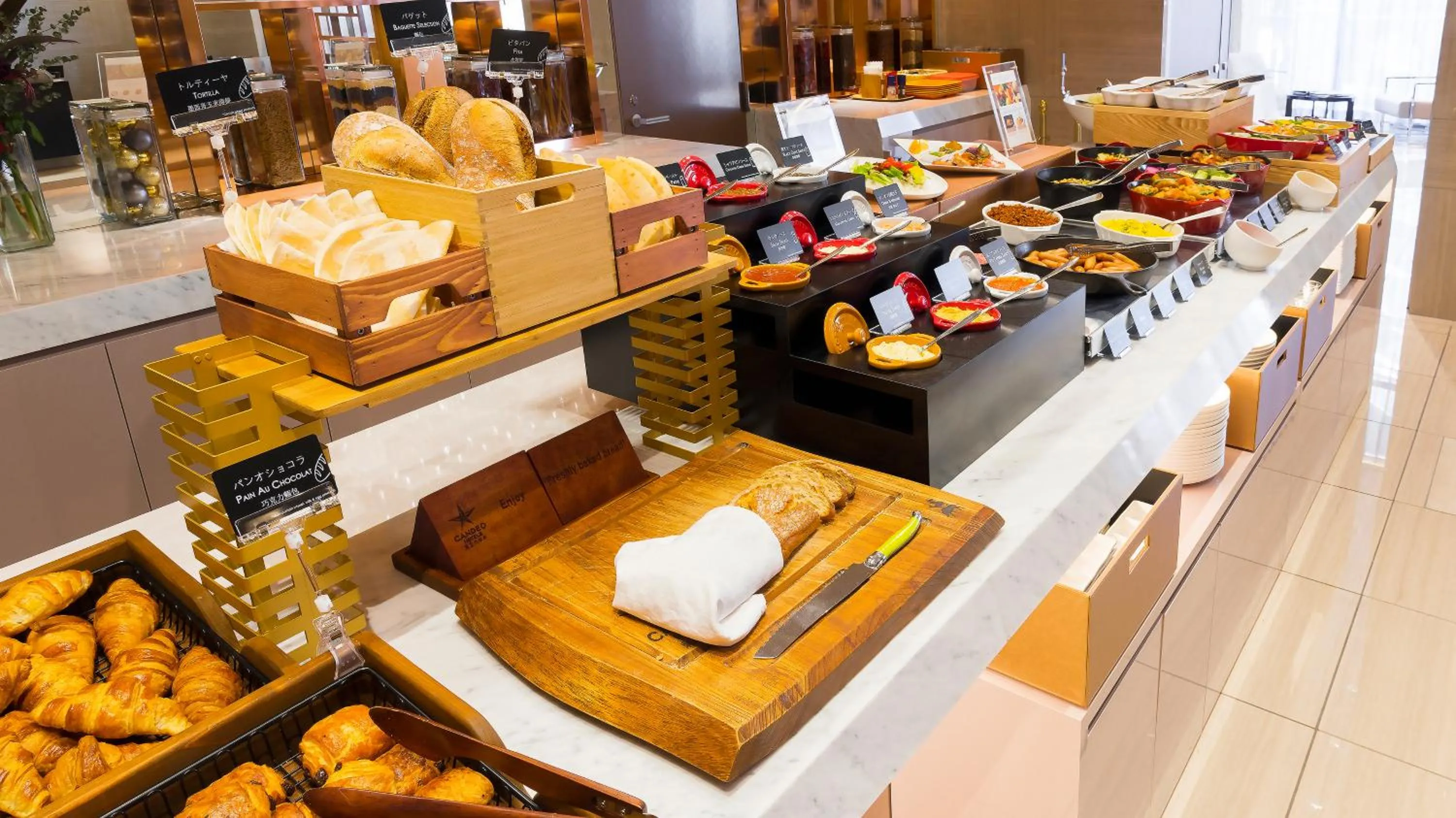 Breakfast in Candeo Hotels Tokyo Roppongi