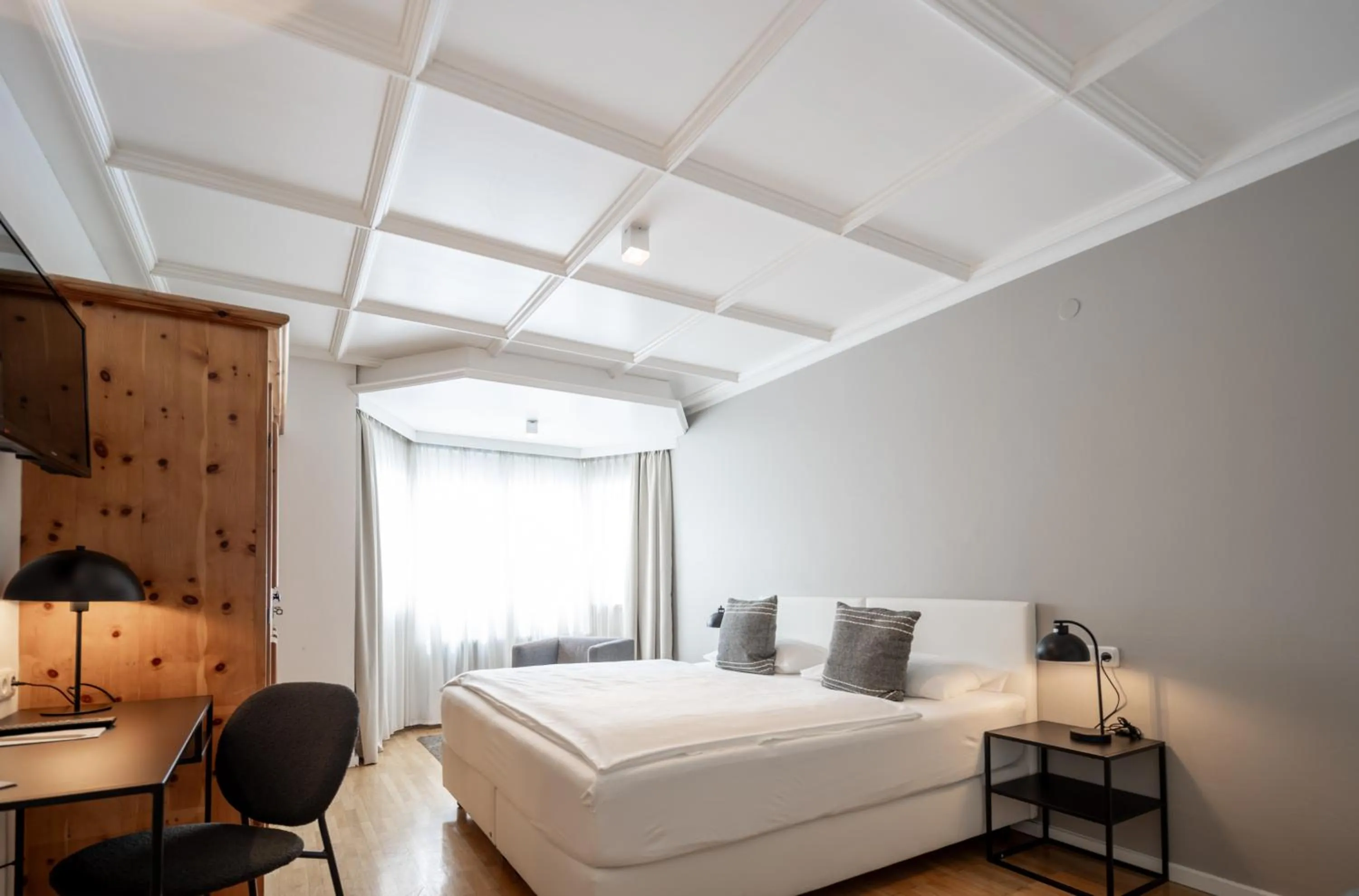 Photo of the whole room, Bed in Q! Hotel Maria Theresia