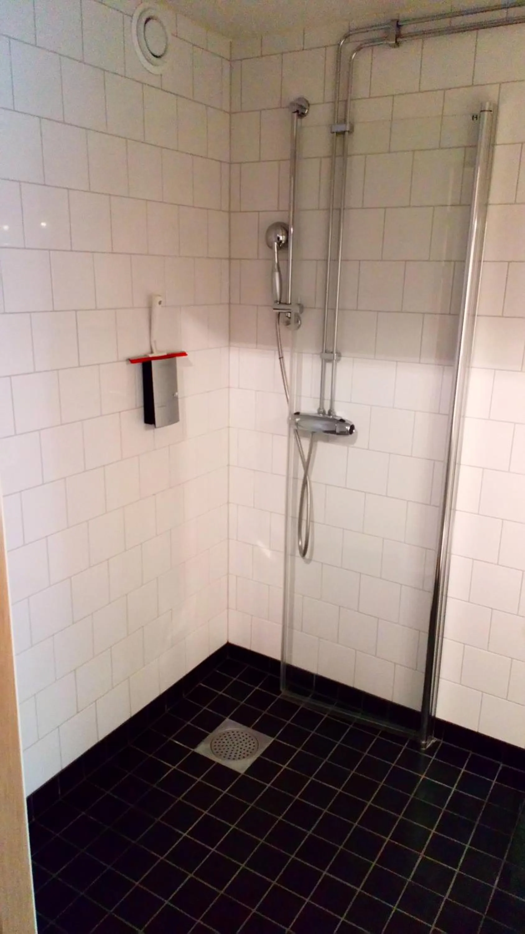 Shower in SPiS Hotell Naran