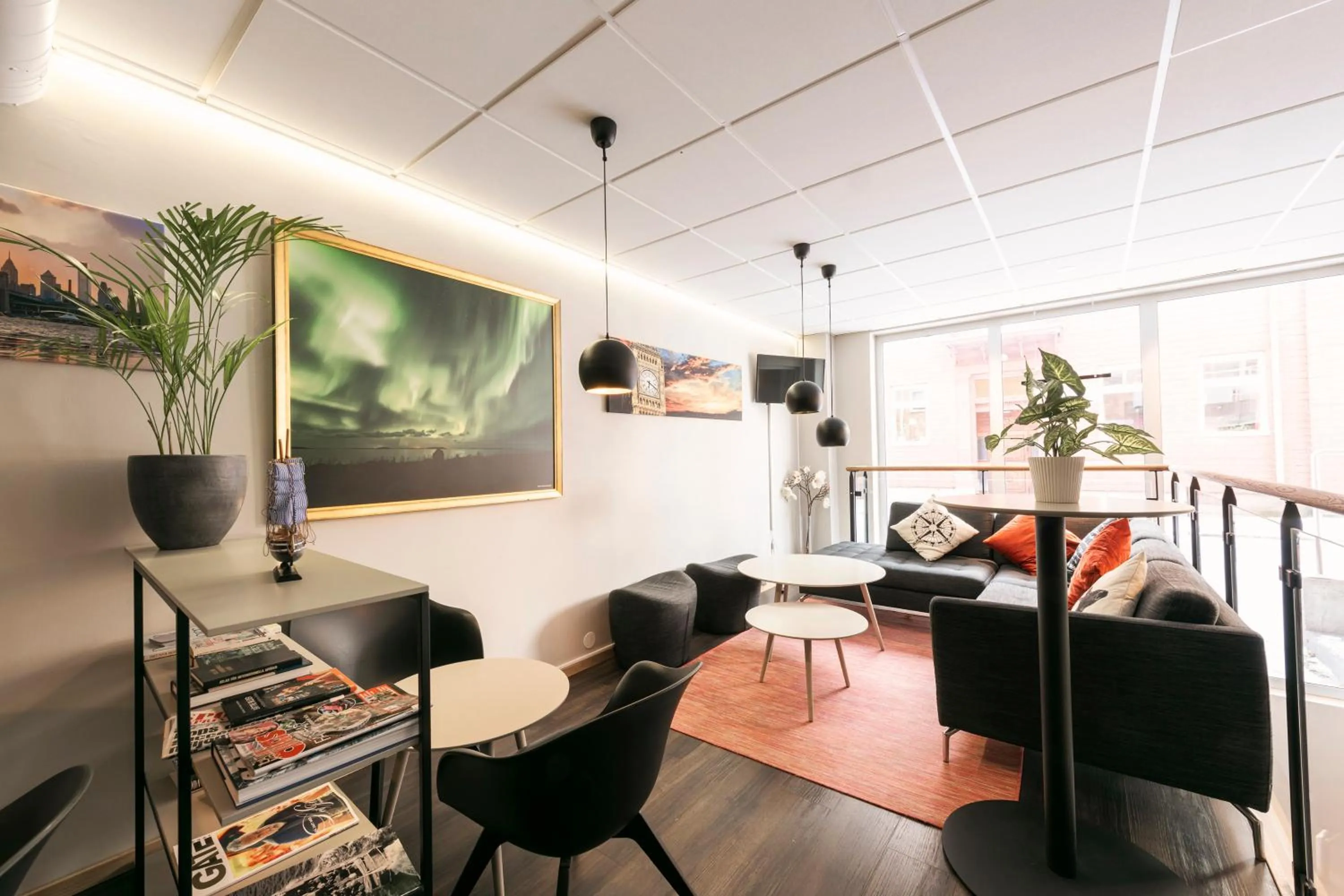 Communal lounge/ TV room in SPiS Hotell Naran