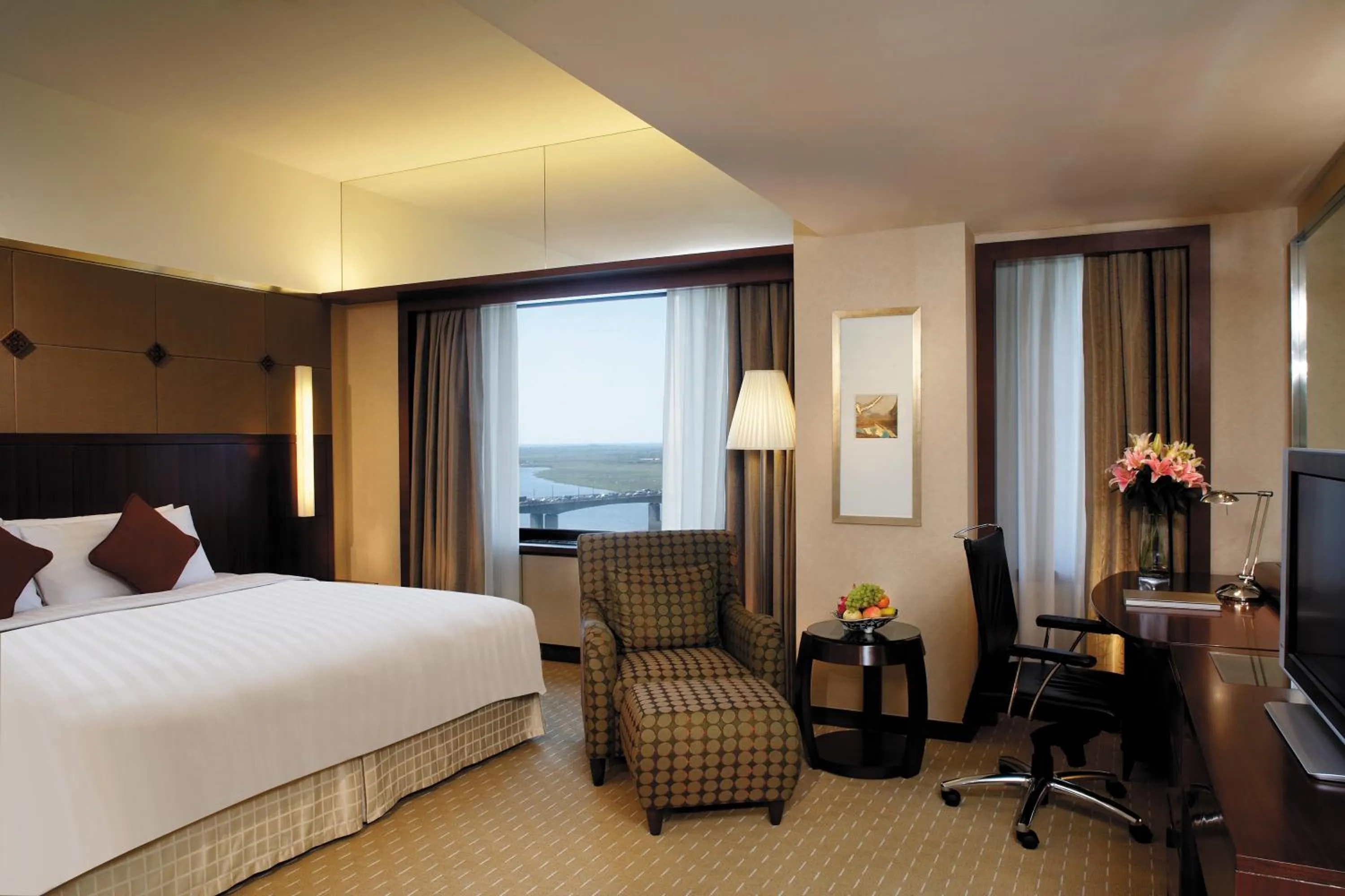 Bed in Shangri-La Harbin