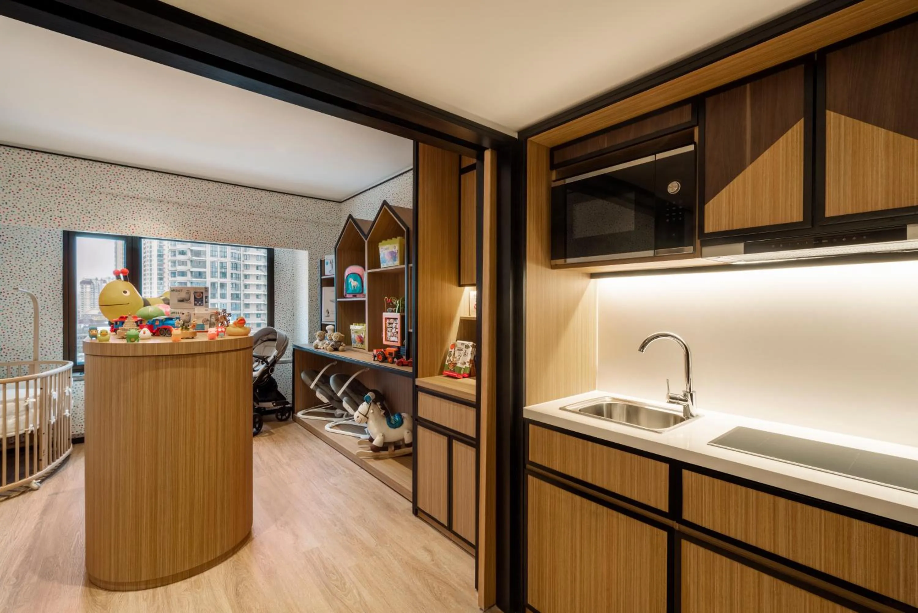 Communal kitchen in Shangri-La Harbin