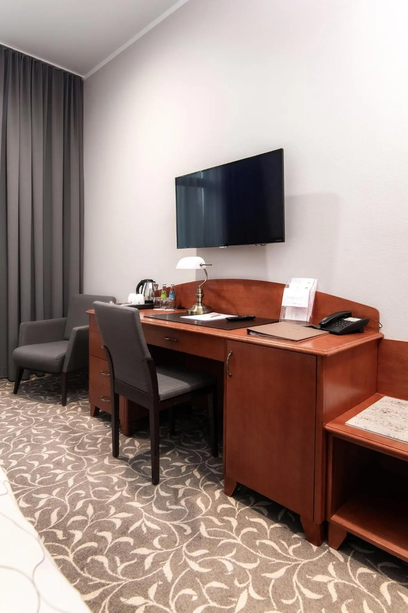 TV and multimedia in Hotel Park Kajetany