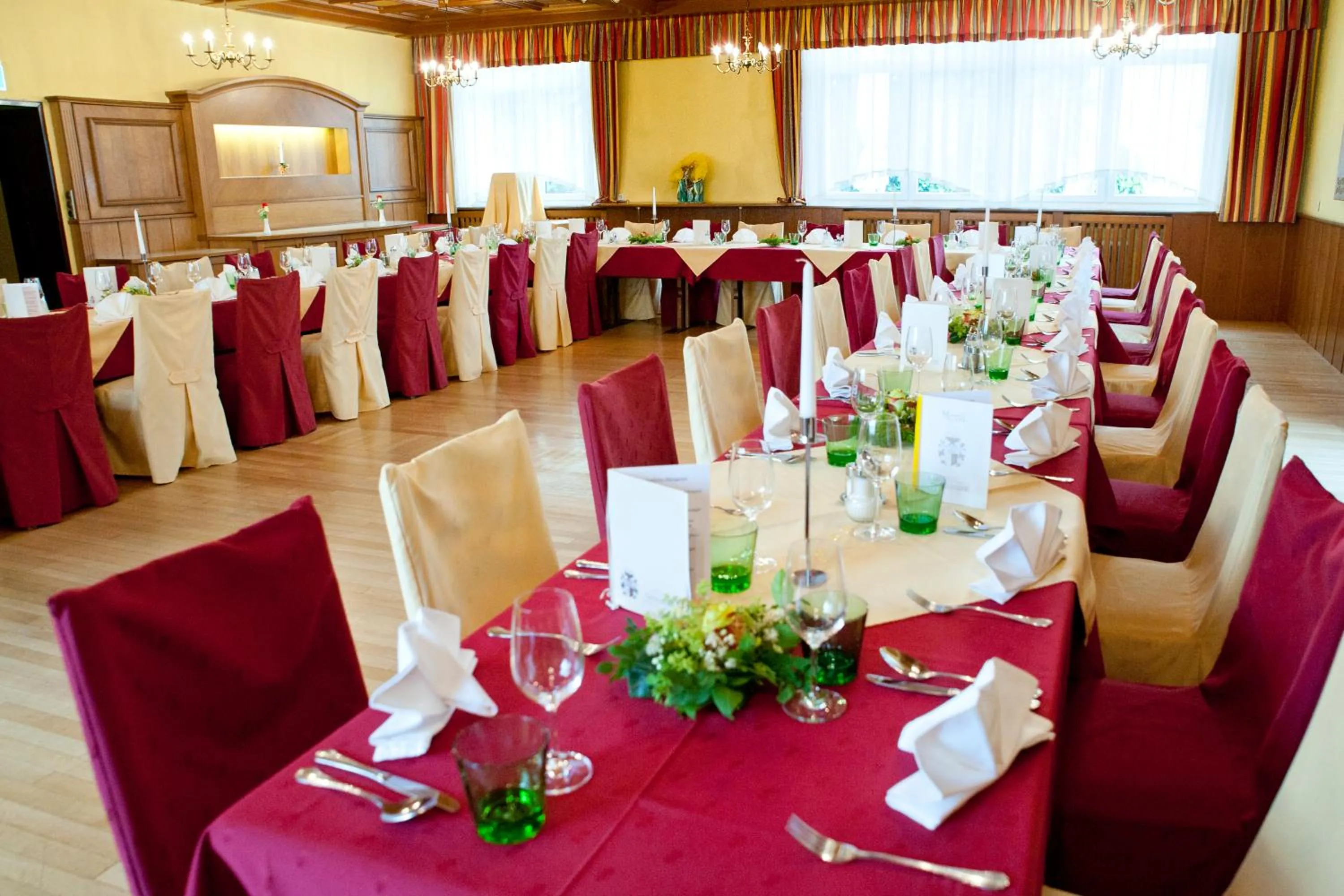 Restaurant/places to eat in Hotel Restaurant Osterbauer