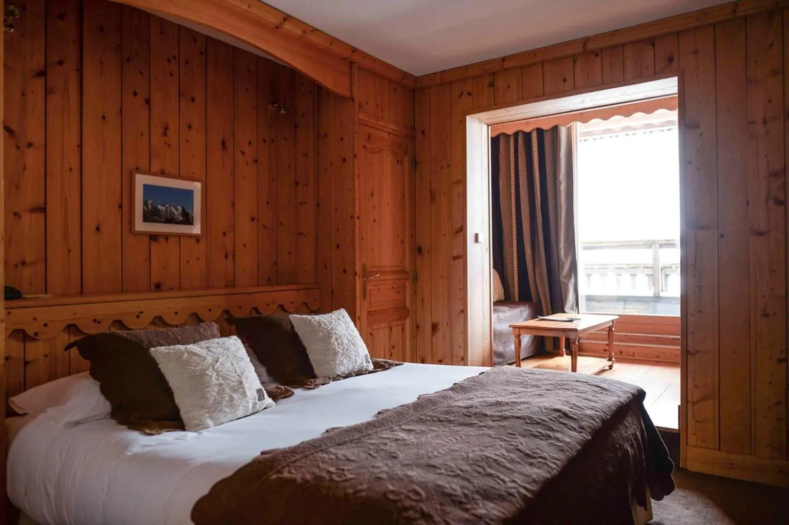 Bed in Hôtel Le Jeu de Paume