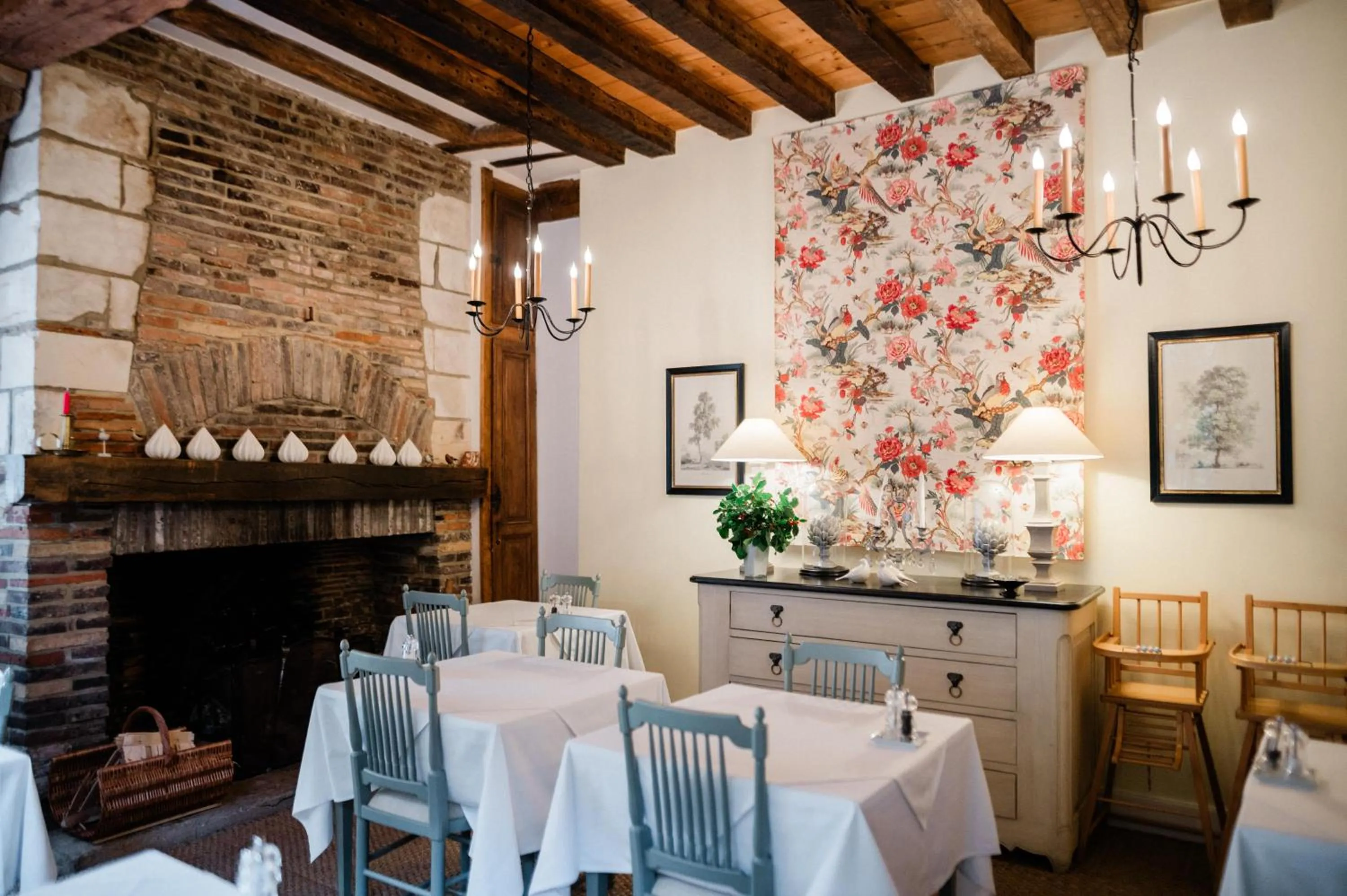 Restaurant/places to eat in Le Champ des Oiseaux Hôtel & Spa