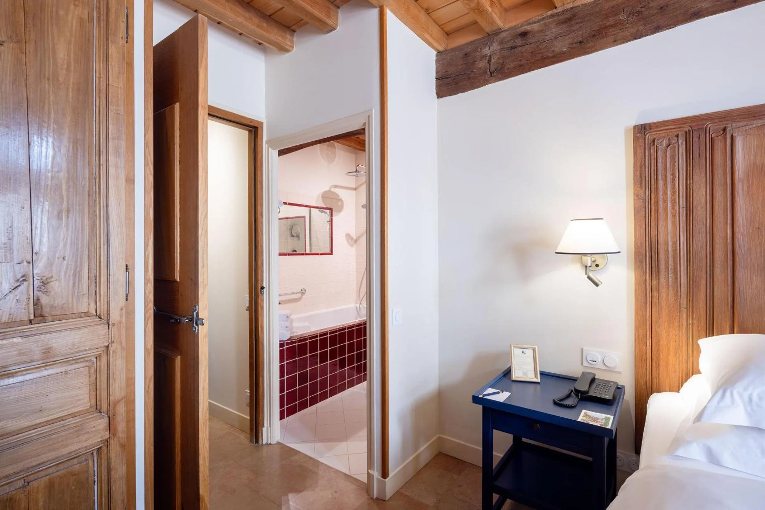 Photo of the whole room, Bed in Le Champ des Oiseaux Hôtel & Spa