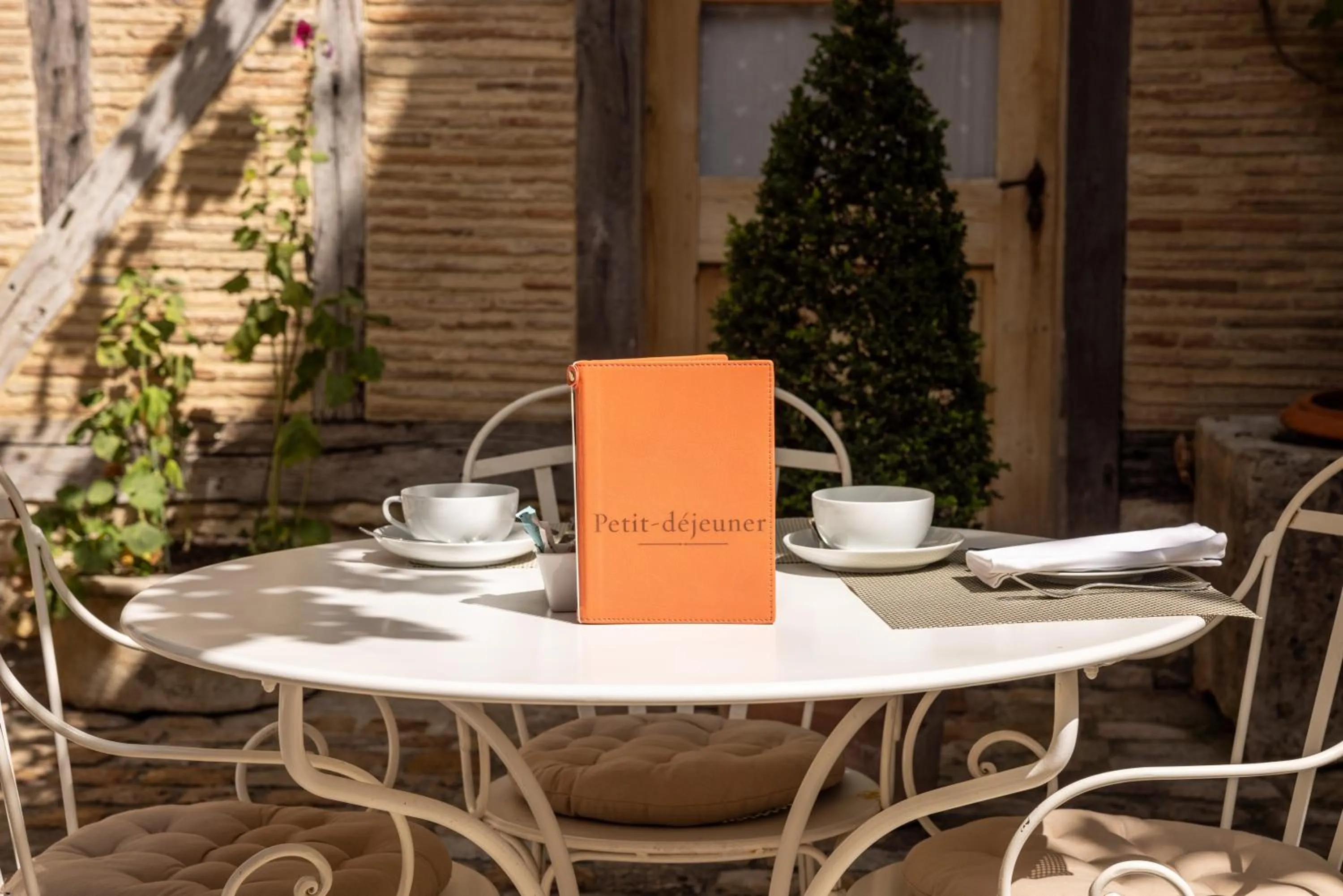 Breakfast in Le Champ des Oiseaux Hôtel & Spa